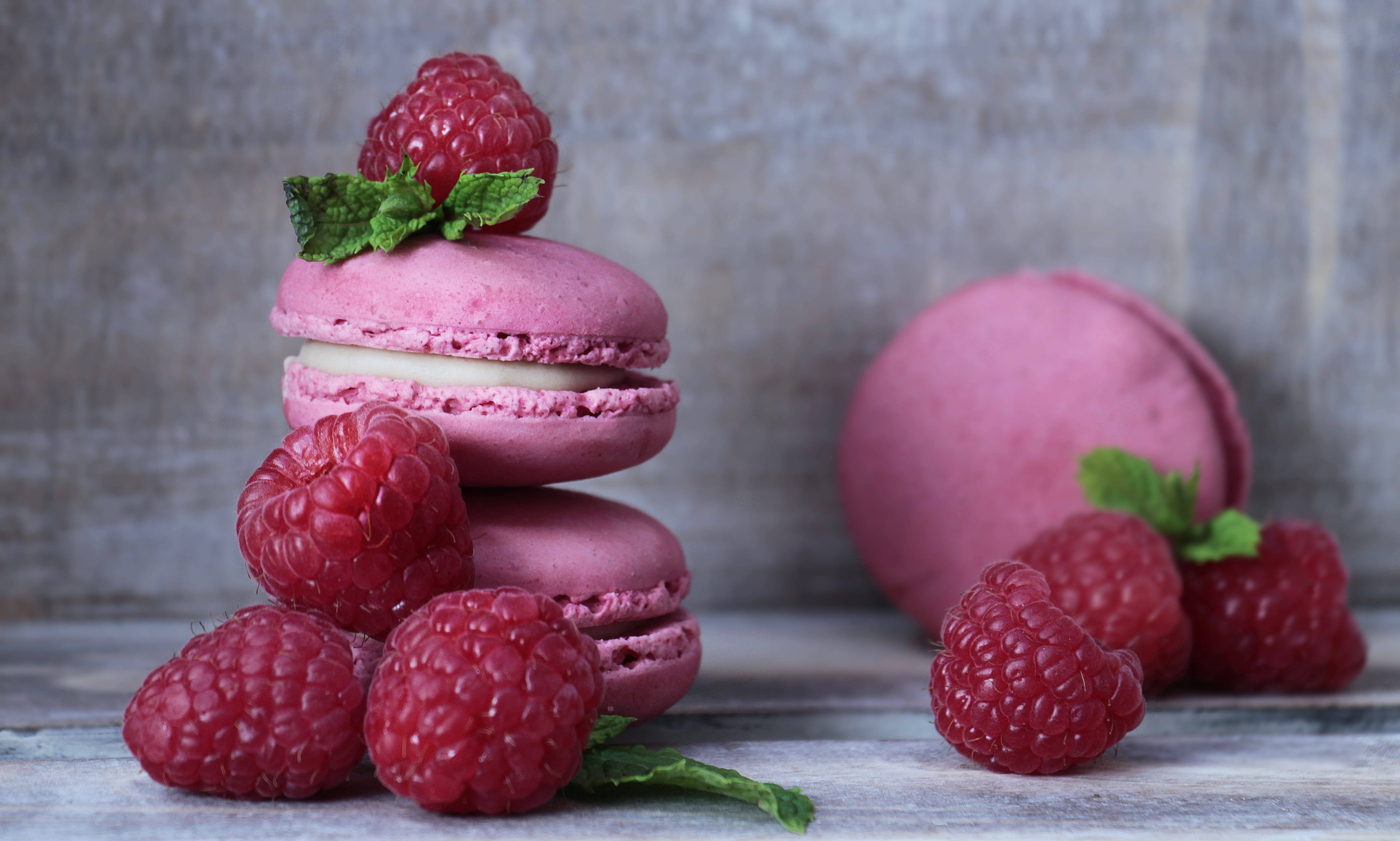 pastel red, pink macarons, raspberries, 5K Desktop Wallpaper