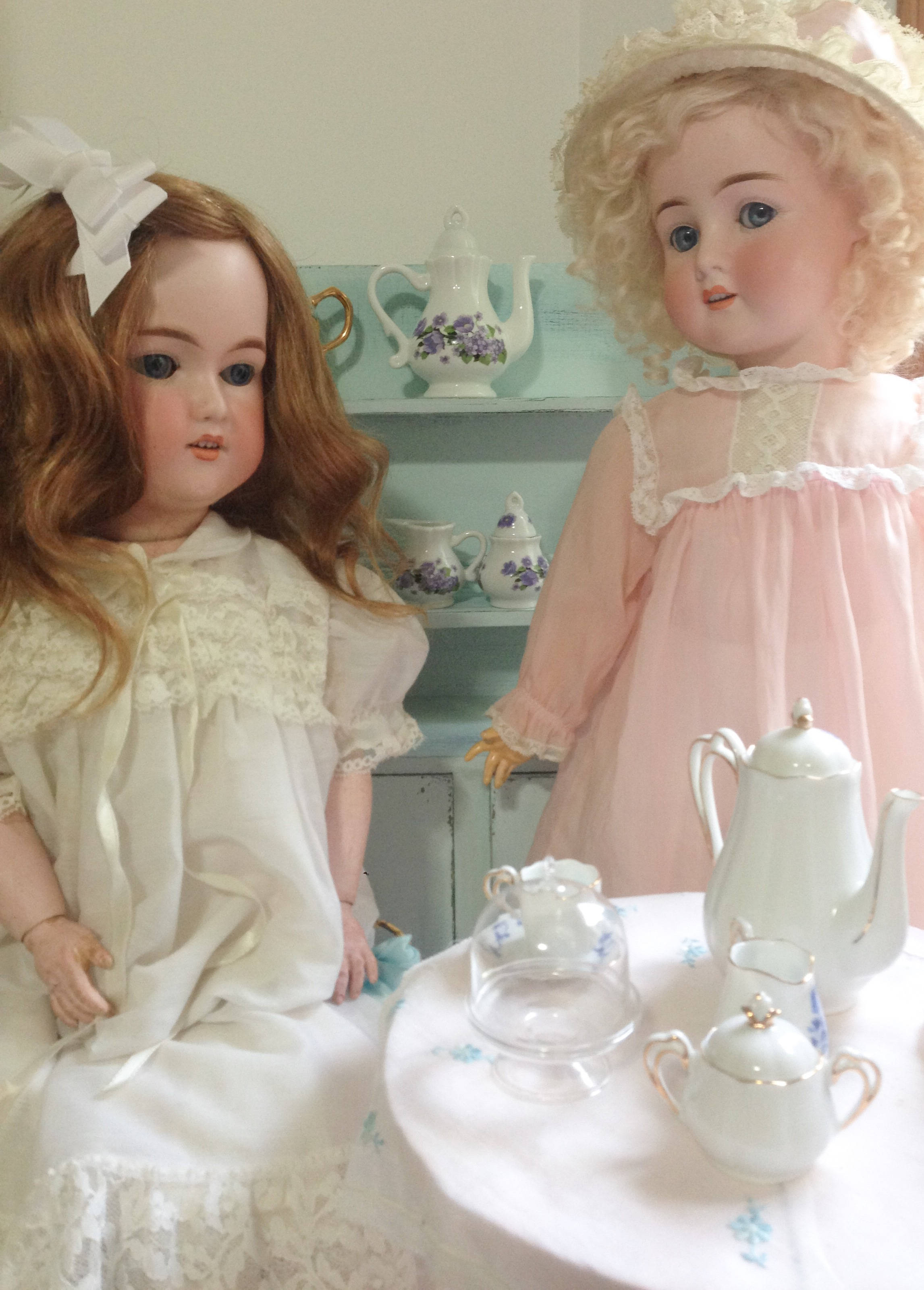 Pastel Vintage, lace dresses, tea set, 2K Phone Wallpaper