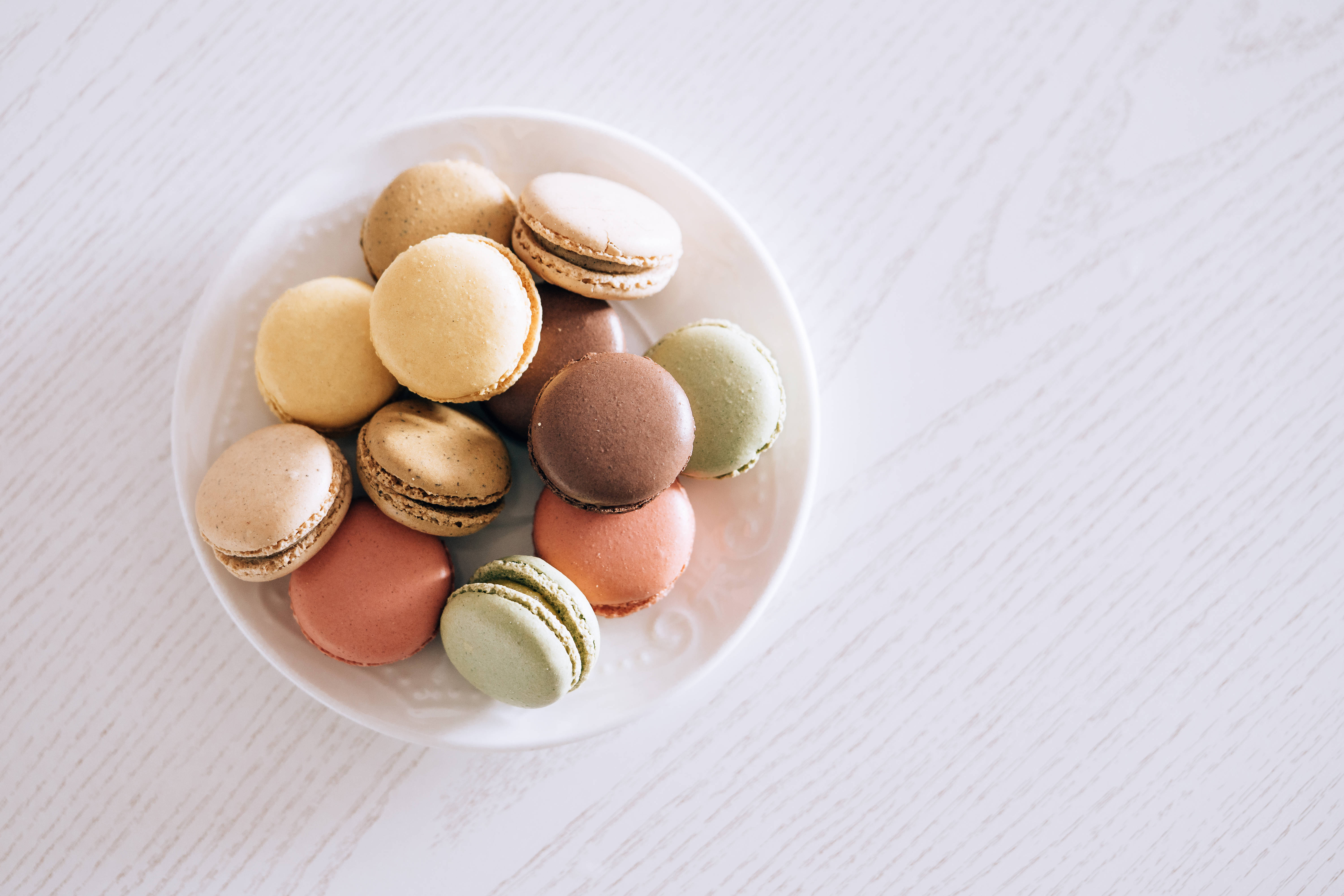 macarons, pastels aesthetic computer, white bowl, 5K Desktop Wallpaper