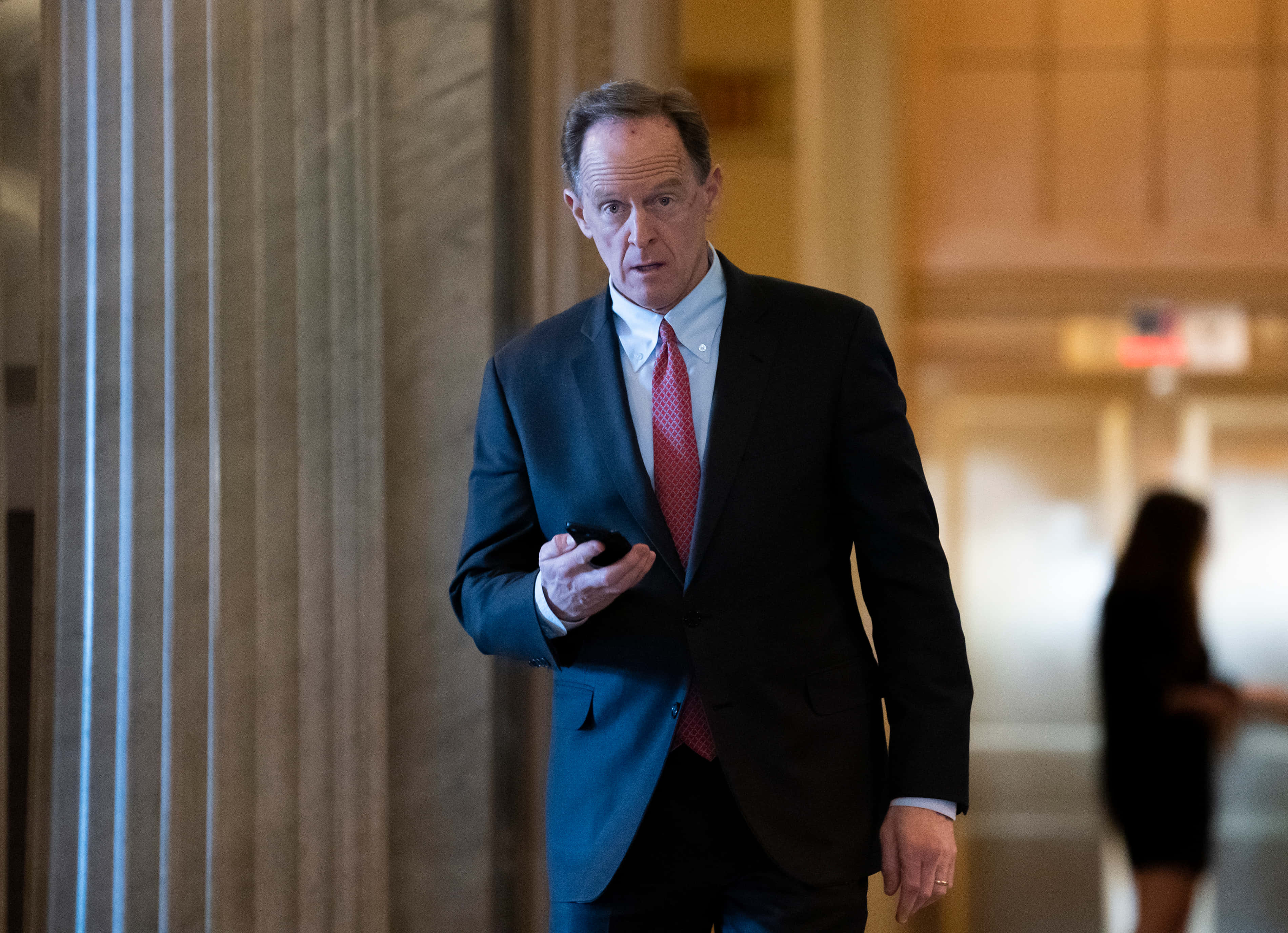 Pat Toomey, dark suit, red tie, 2K Desktop Wallpaper