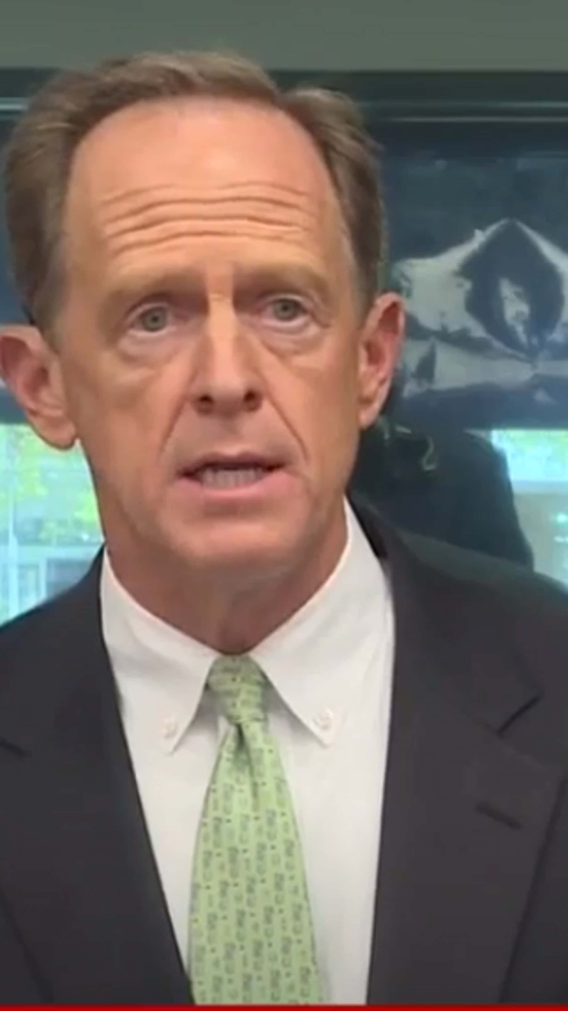 Pat Toomey, dark suit, patterned green tie, 2K Phone Wallpaper