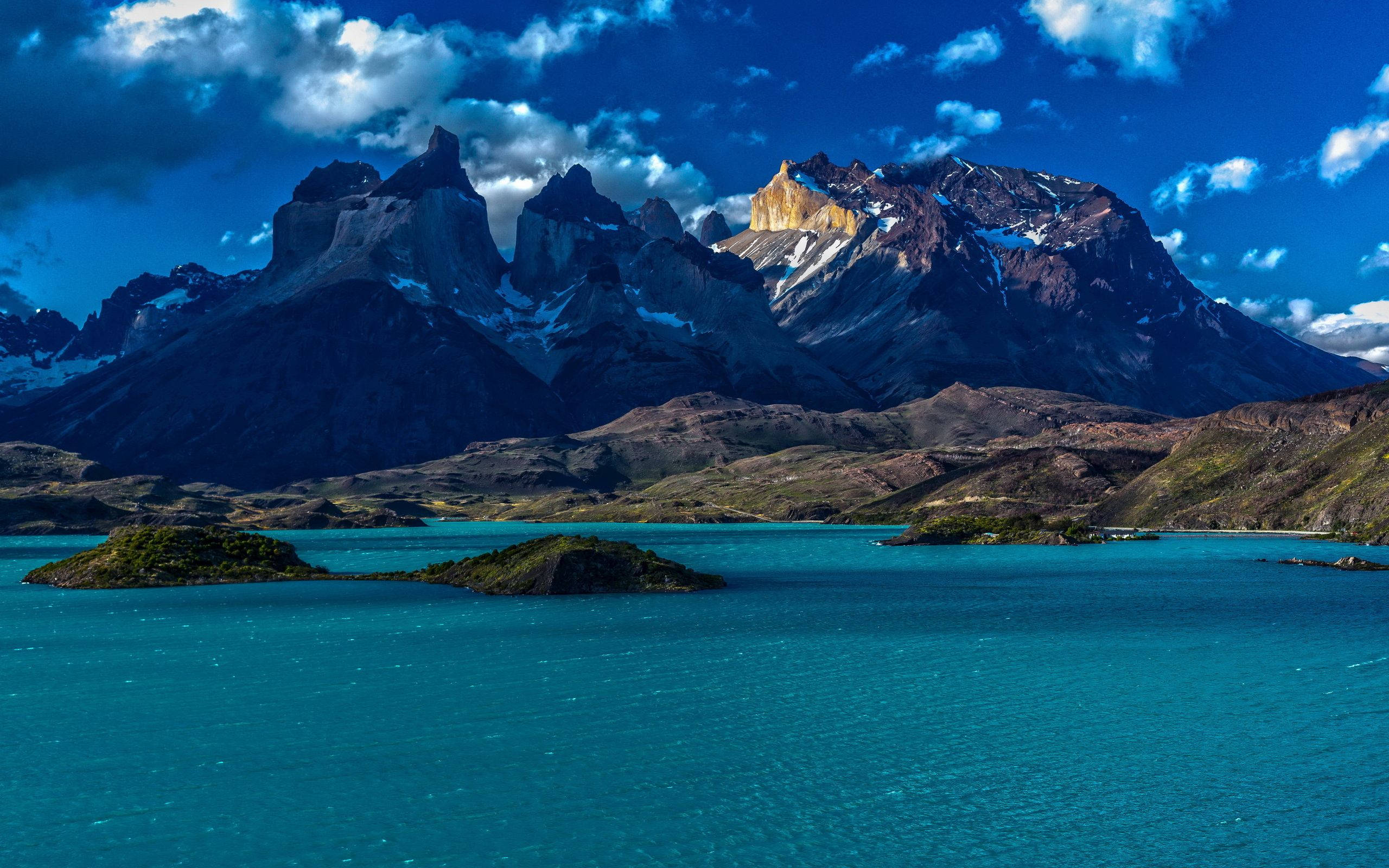 Patagonia, iconic mountain range, turquoise lake, 2K Desktop Wallpaper
