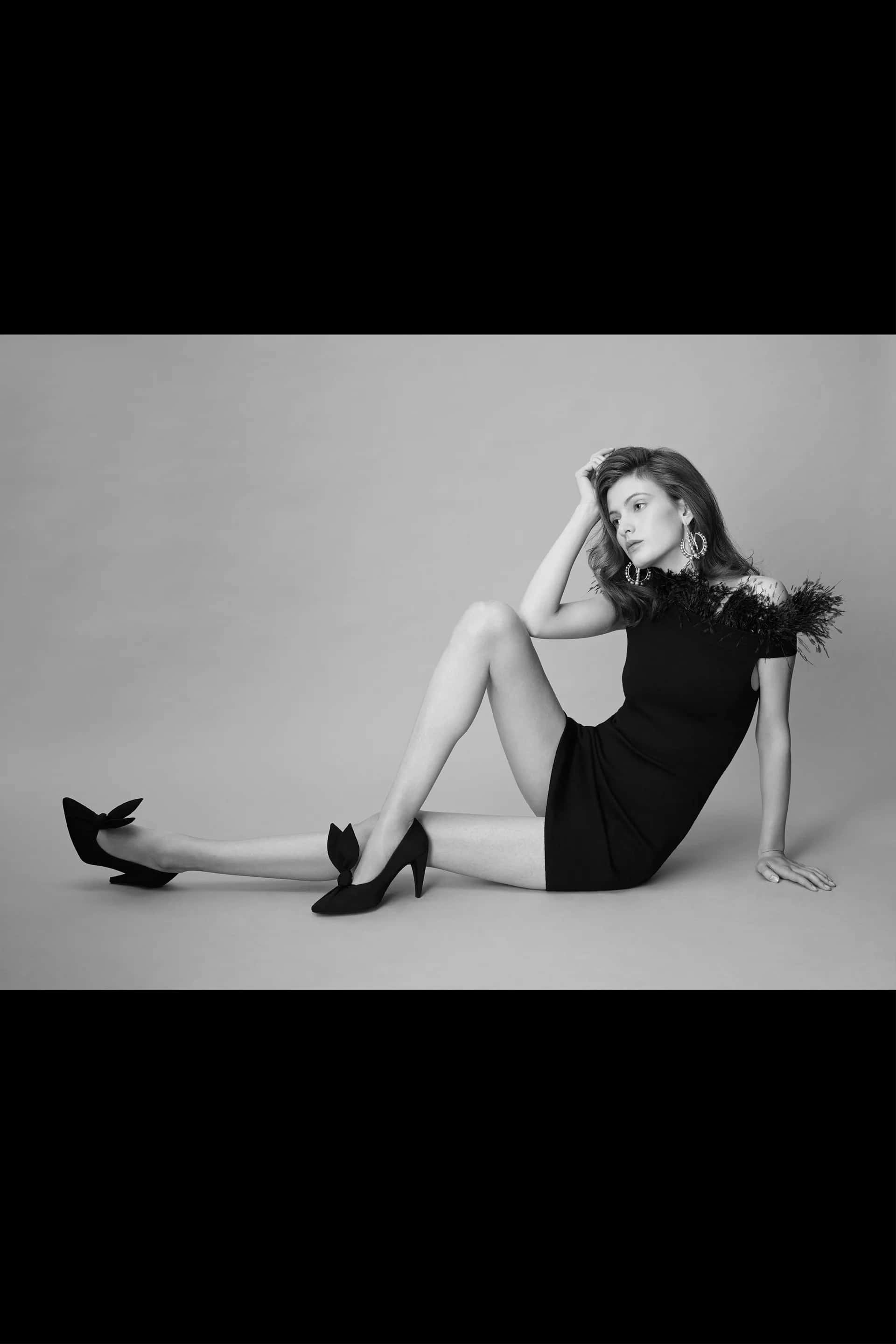 Patou, black cocktail dress, fur, 2K Phone Wallpaper