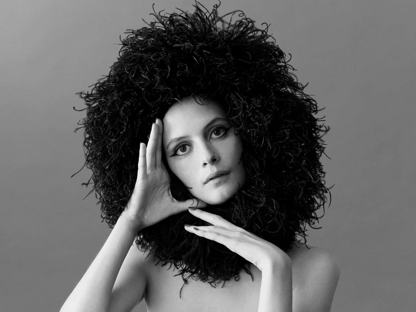 Patou, headpiece, black and white portrait, HD Desktop Wallpaper