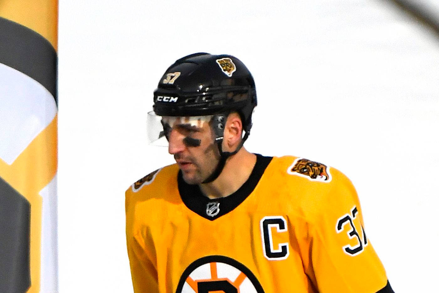 Patrice Bergeron, yellow Boston Bruins jersey, captain's C, HD Desktop Wallpaper