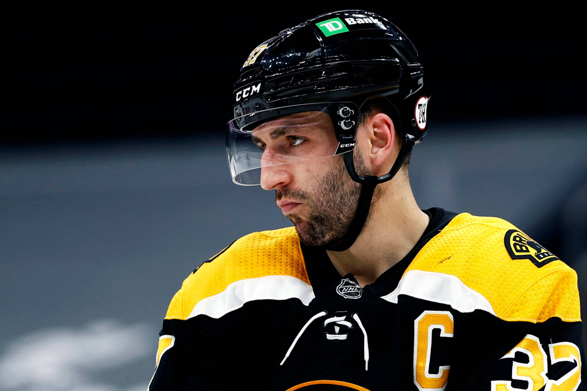 Patrice Bergeron, black and yellow jersey, captain's C, Full HD Desktop Wallpaper