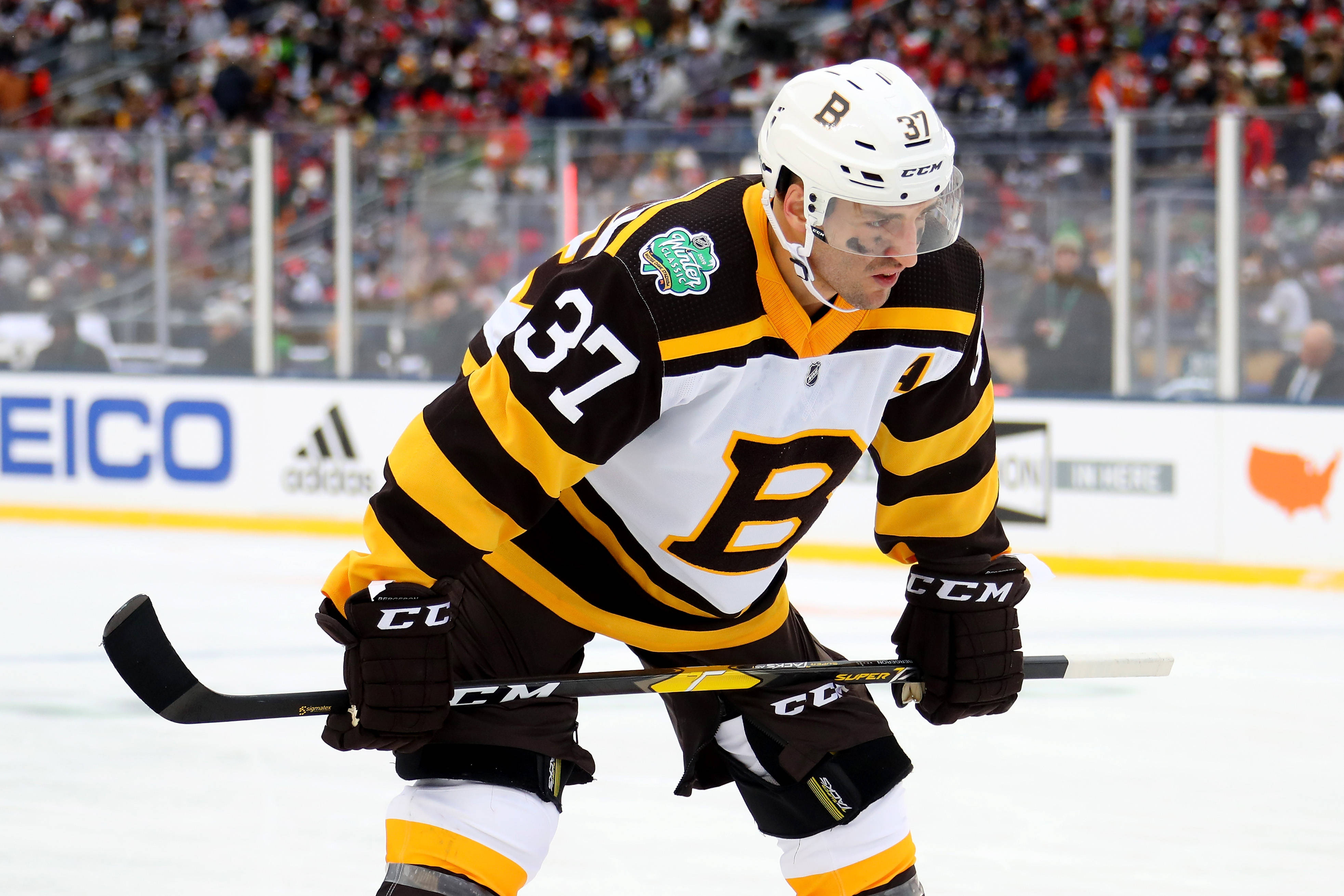 Patrice Bergeron, black and gold uniform, hockey player, 4K Desktop Wallpaper