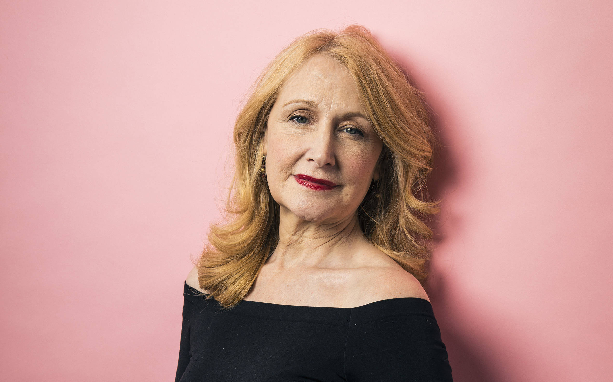 Patricia Clarkson, pink room, blonde hair, Full HD Desktop Wallpaper