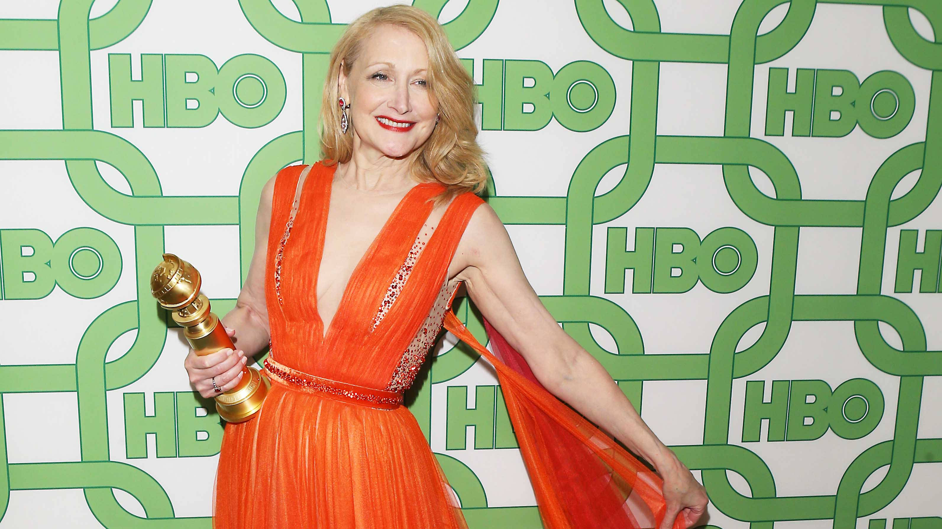 Patricia Clarkson, golden globe award, vibrant orange gown, 2K Desktop Wallpaper
