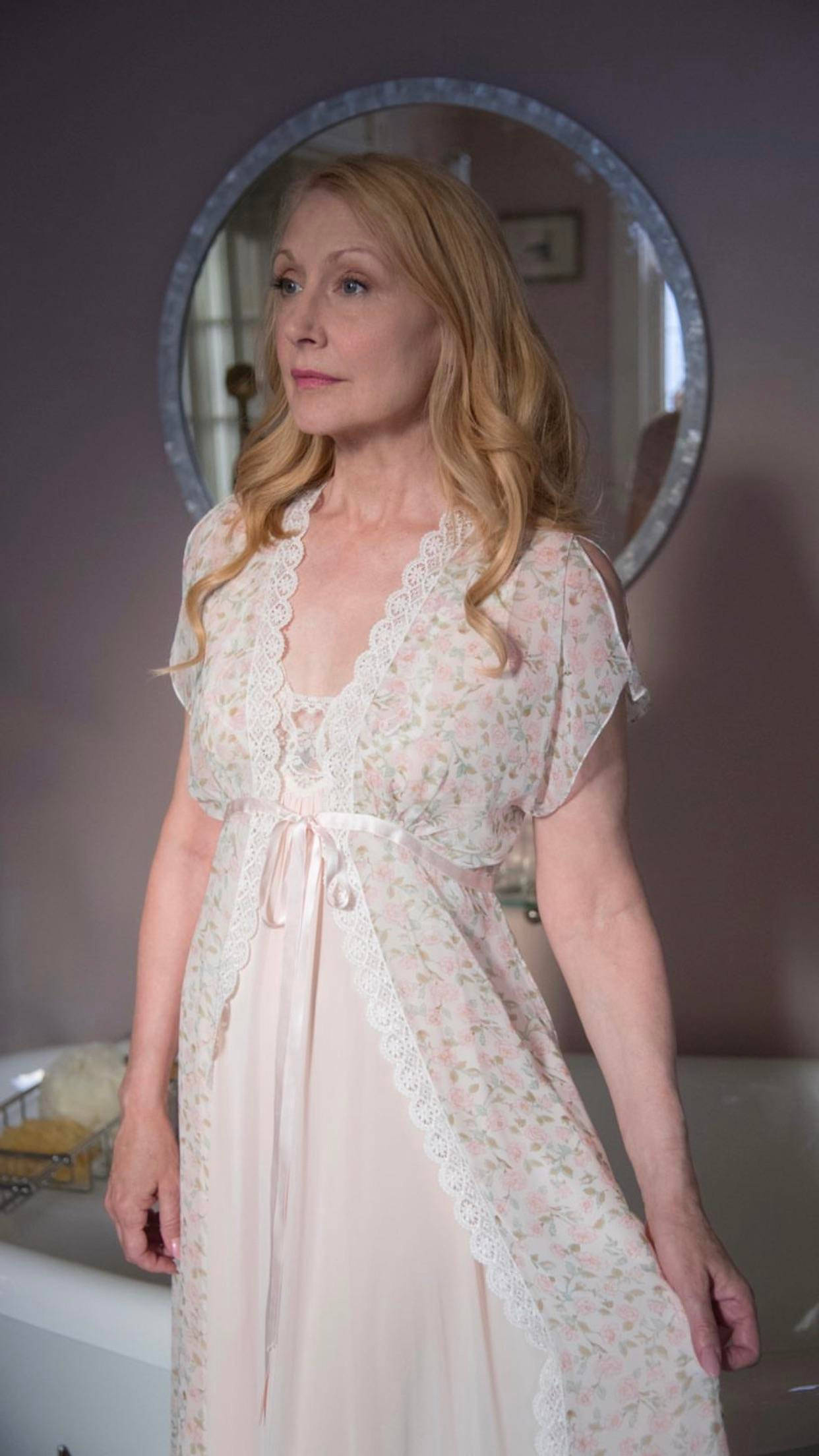 Patricia Clarkson, white lace, floral nightgown, Full HD Phone Wallpaper