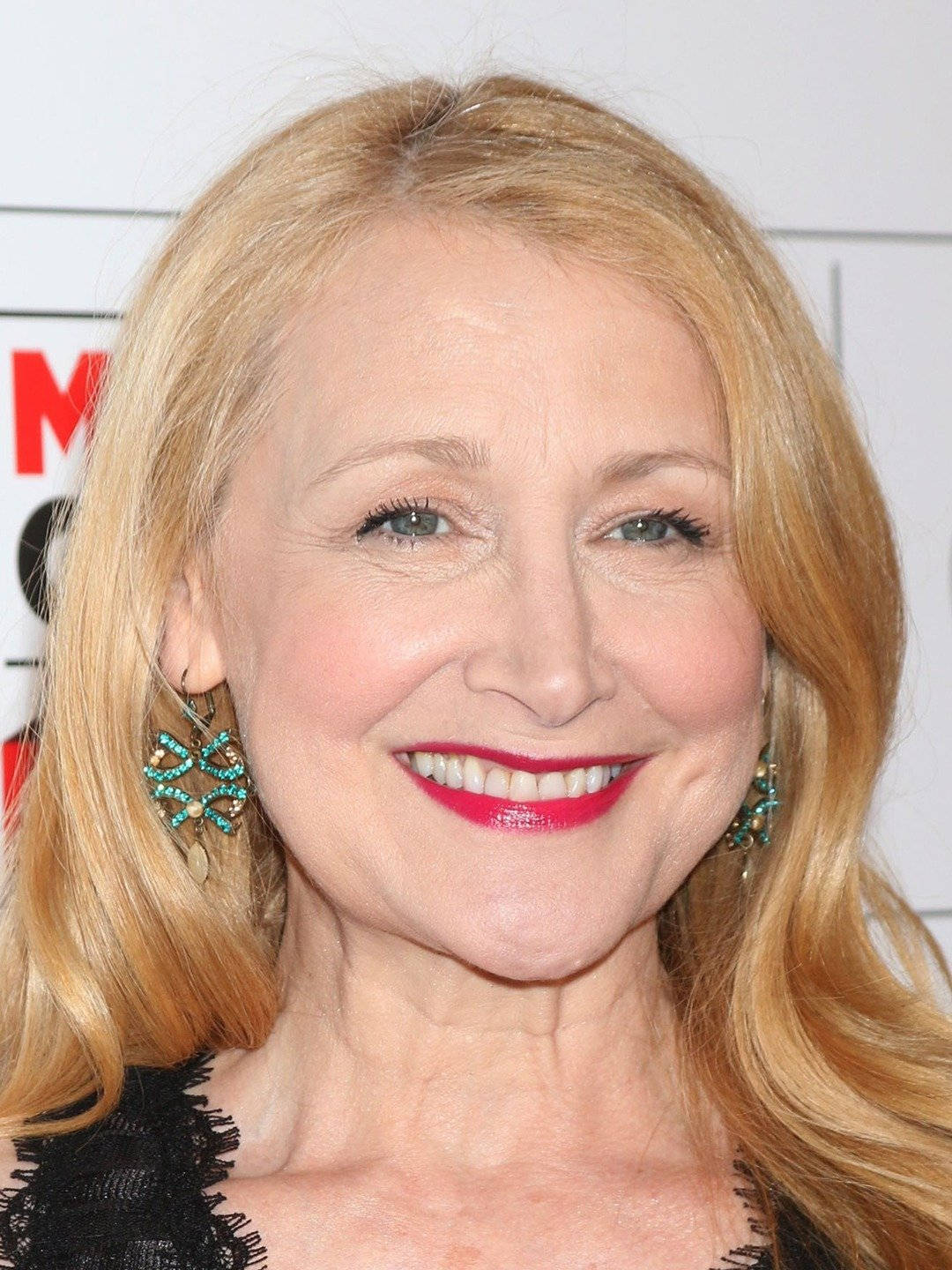 Patricia Clarkson, red lipstick, turquoise earrings, HD Phone Wallpaper