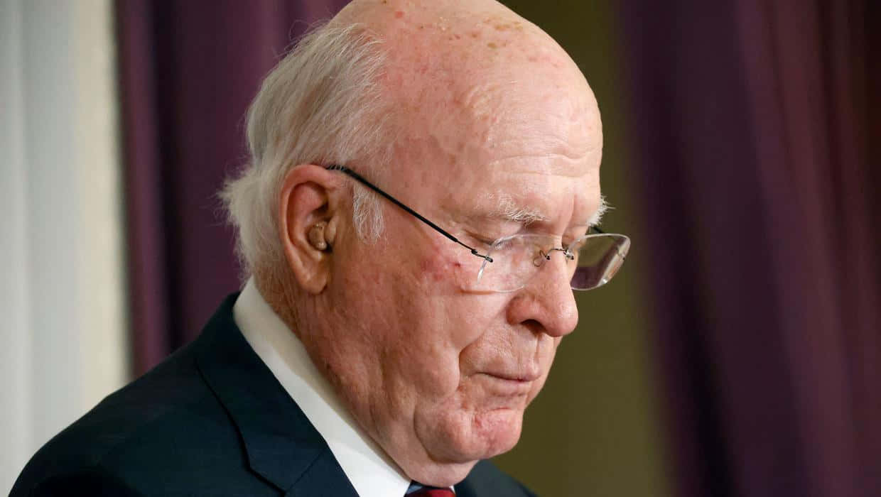 Patrick Leahy, glasses, hearing aid, SD Desktop Wallpaper