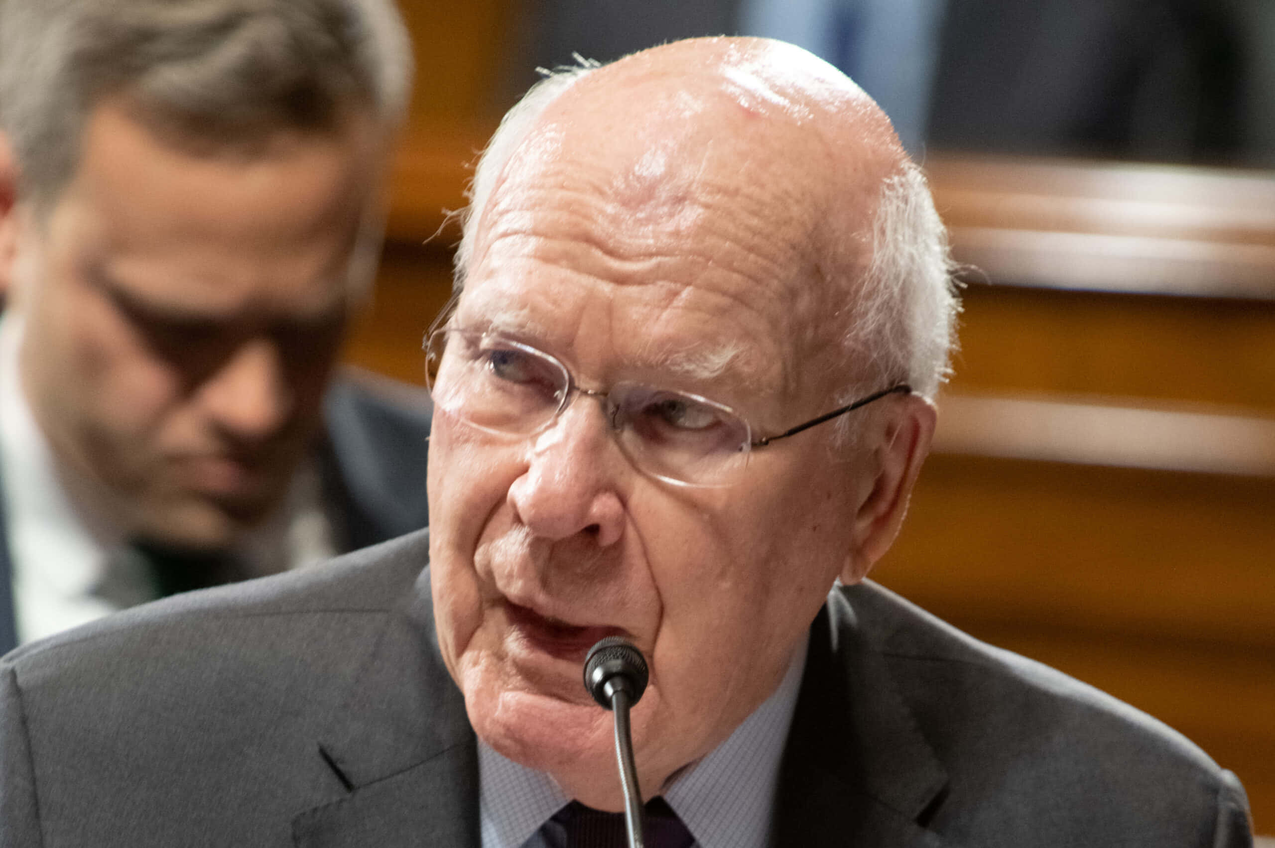 Patrick Leahy, suit, microphone, 2K Desktop Wallpaper