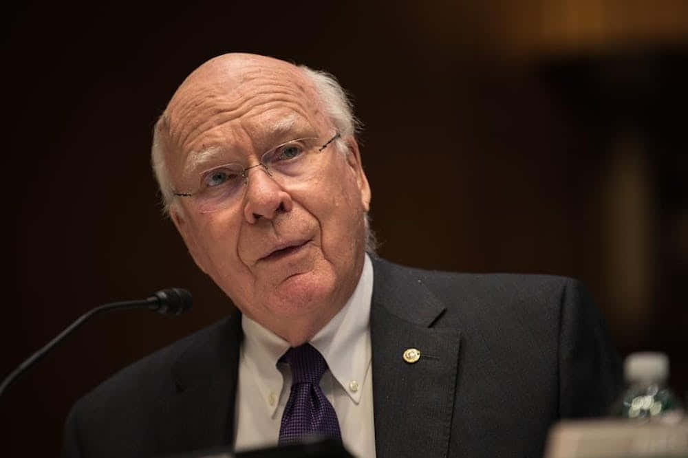 Patrick Leahy, dark suit, purple tie, SD Desktop Wallpaper