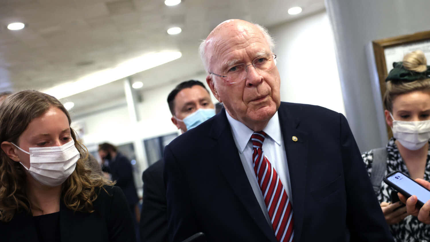 Patrick Leahy, dark suit, red striped tie, HD Desktop Wallpaper