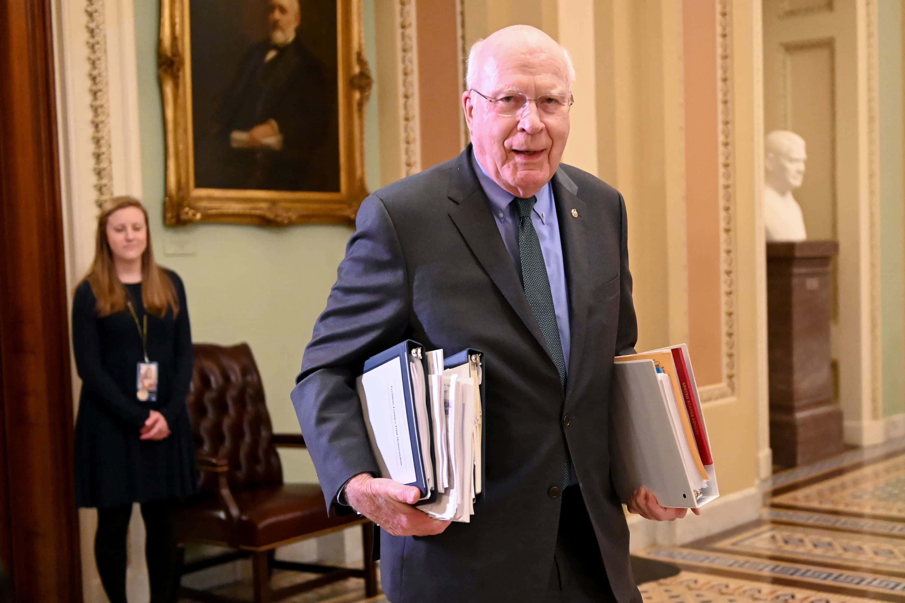 Patrick Leahy, suit, binders, 2K Desktop Wallpaper