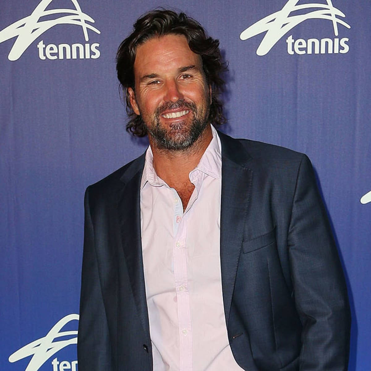 Patrick Rafter, navy blazer, light pink shirt, SD Desktop Wallpaper
