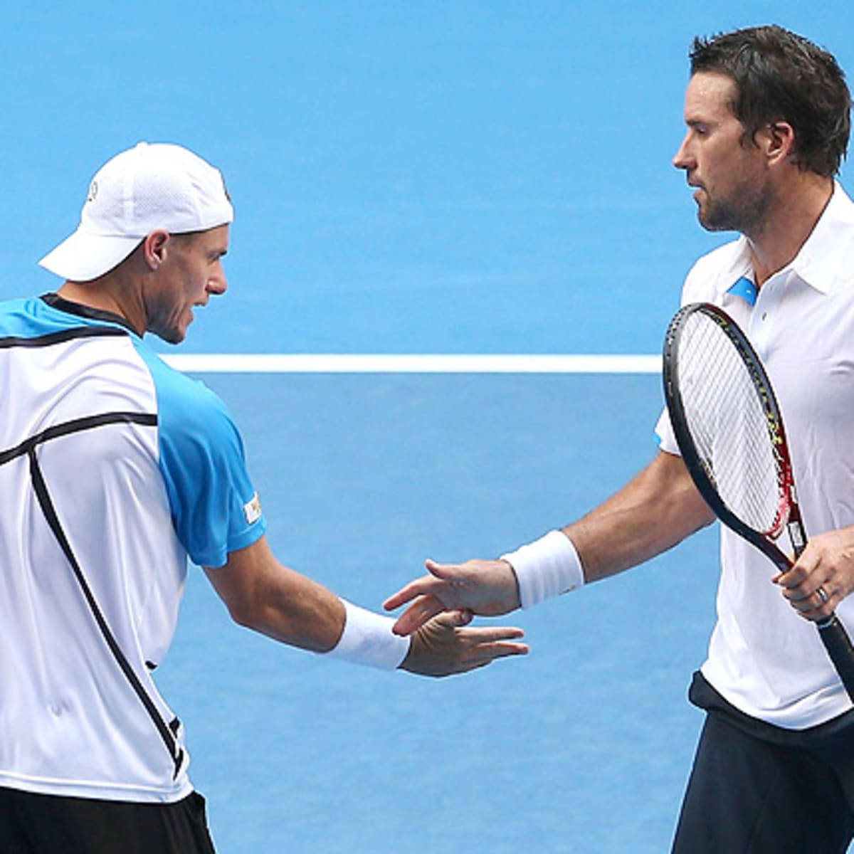 Patrick Rafter, vibrant blue court, tennis players, SD Desktop Wallpaper