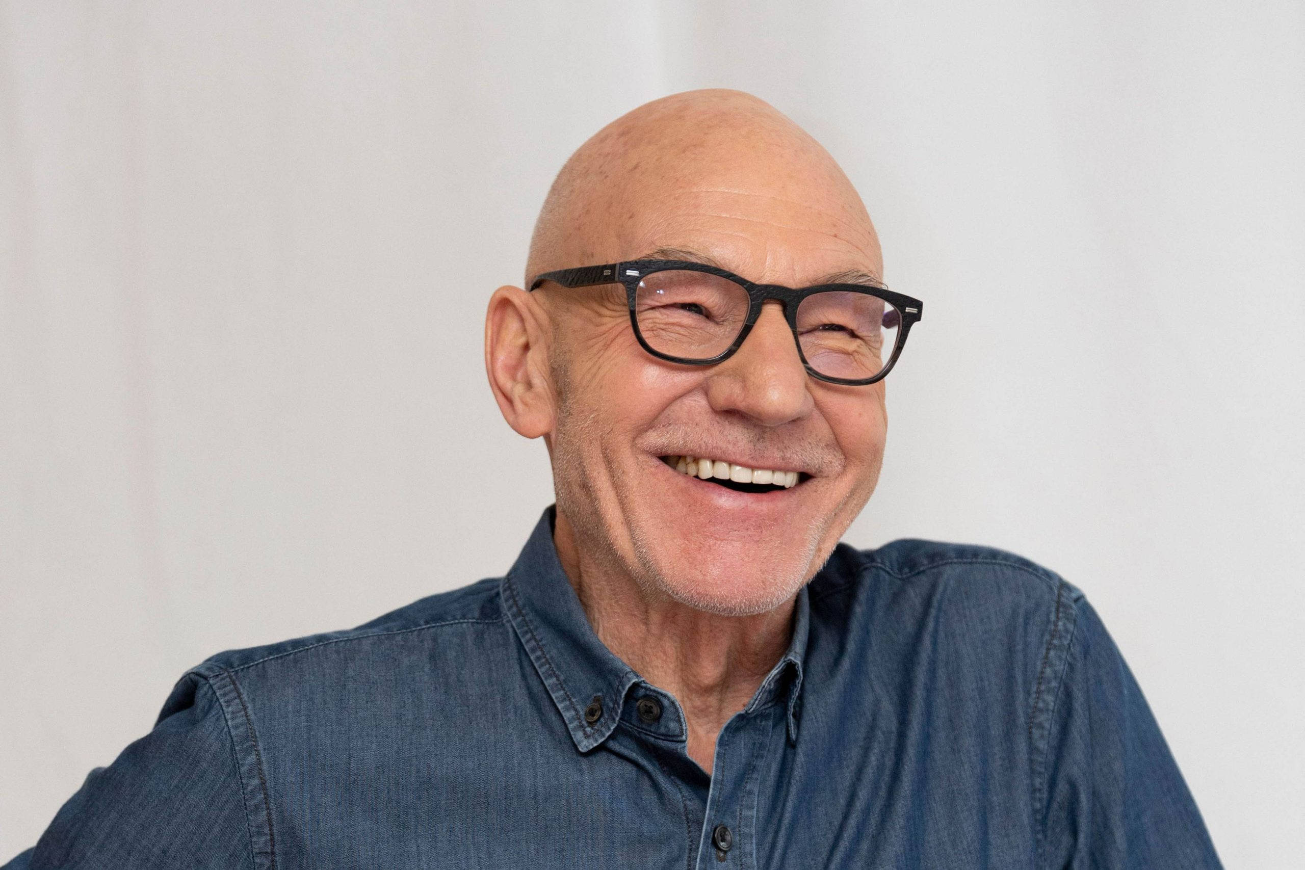 Patrick Stewart, denim shirt, black glasses, 2K Desktop Wallpaper