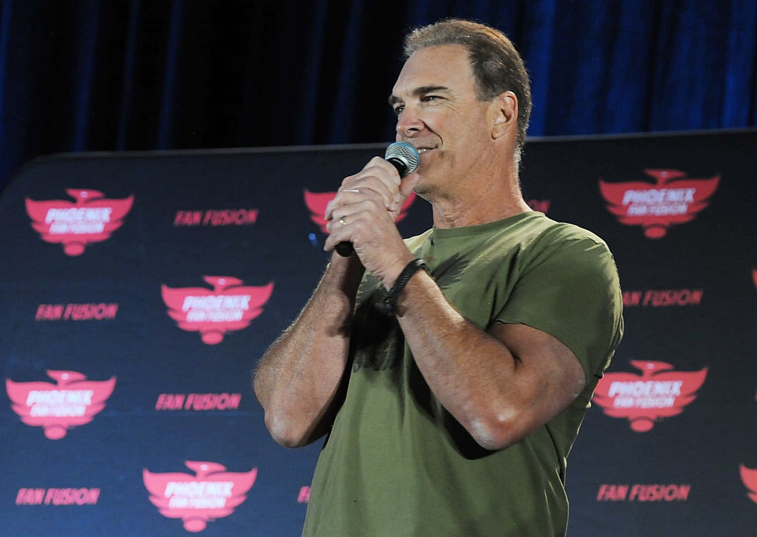 Patrick Warburton, microphone, blue curtain, HD Desktop Wallpaper
