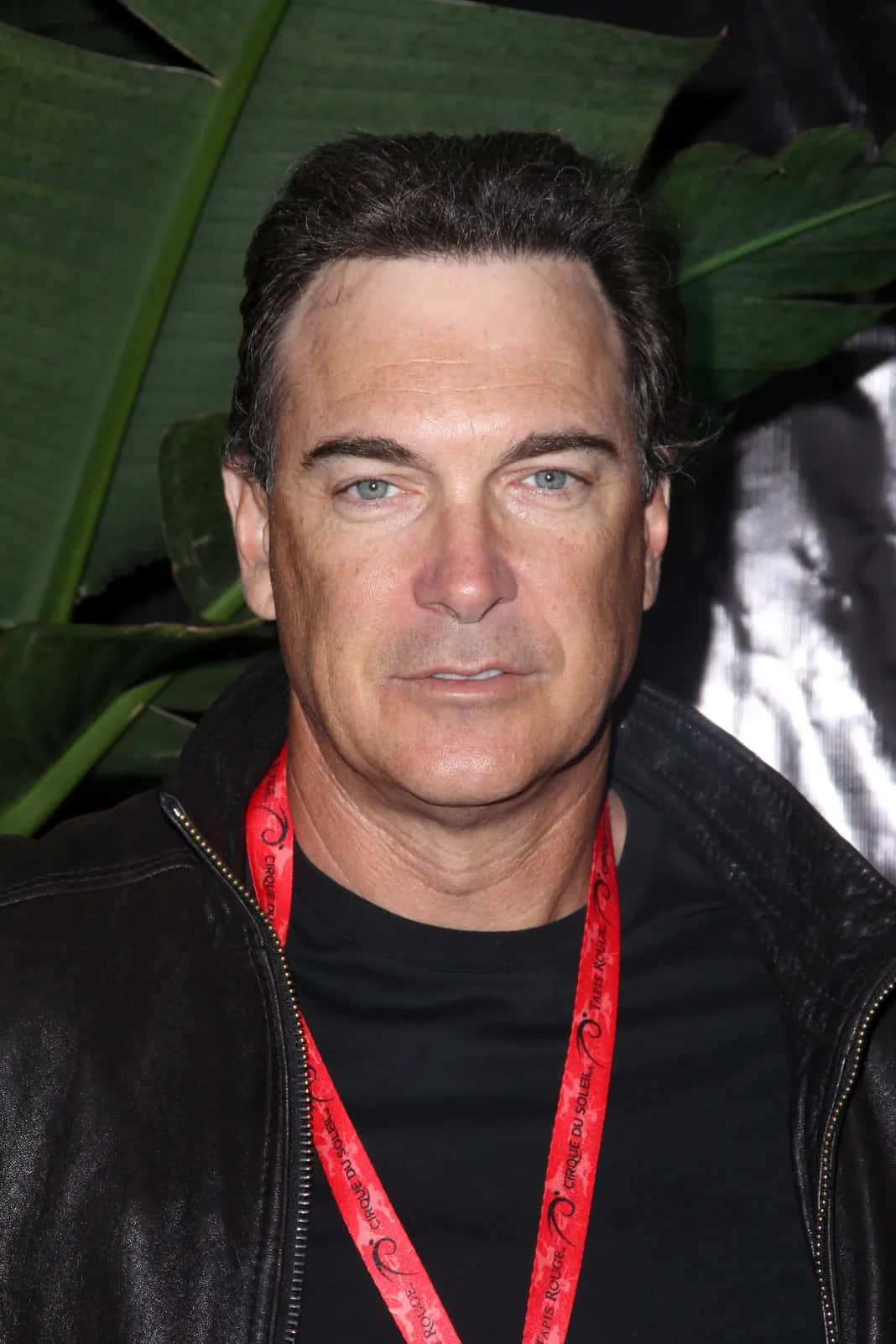 Patrick Warburton, black leather jacket, red lanyard, HD Phone Wallpaper