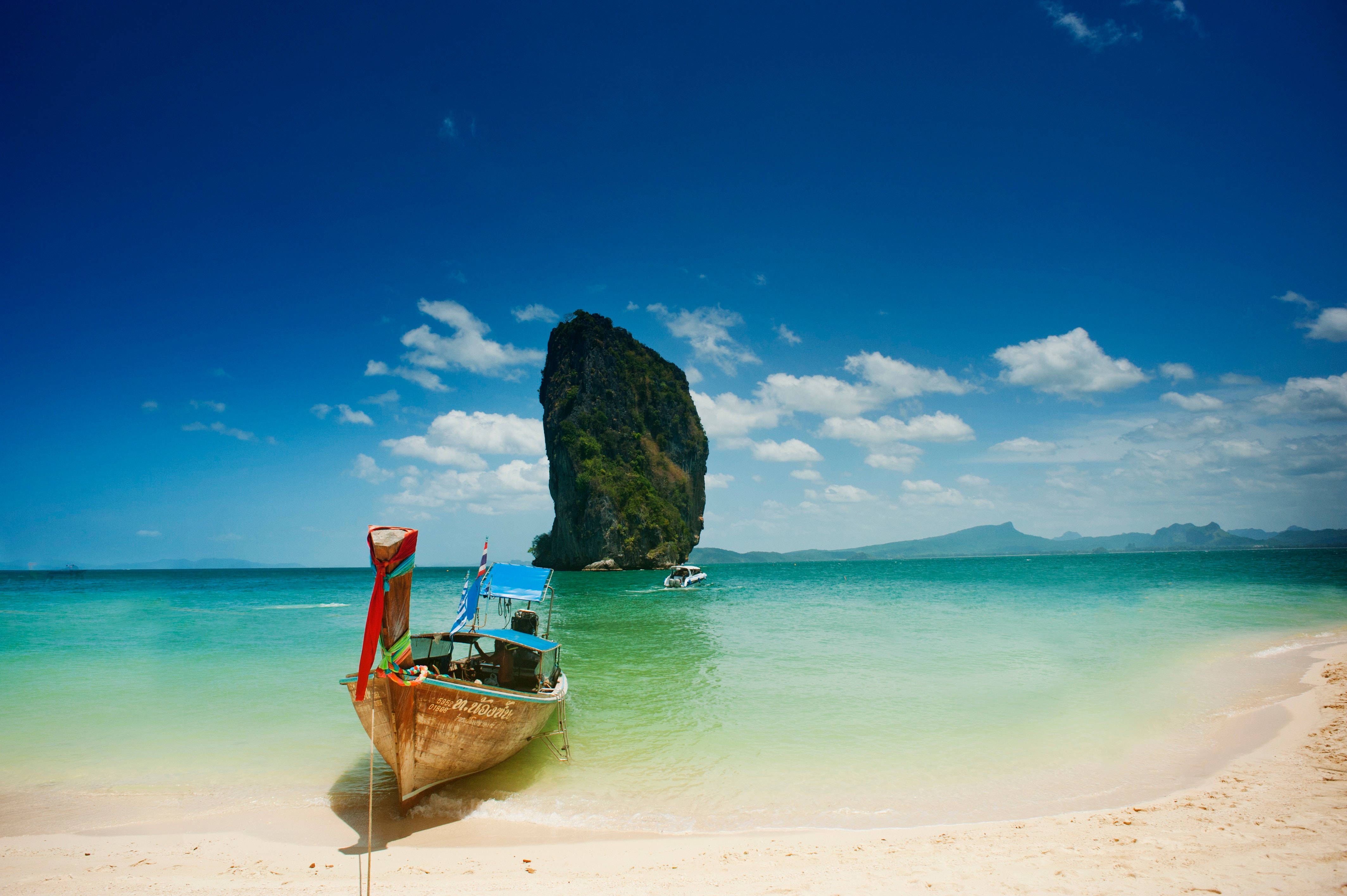 Pattaya Beach, longtail boat, turquoise waters, 4K Desktop Wallpaper