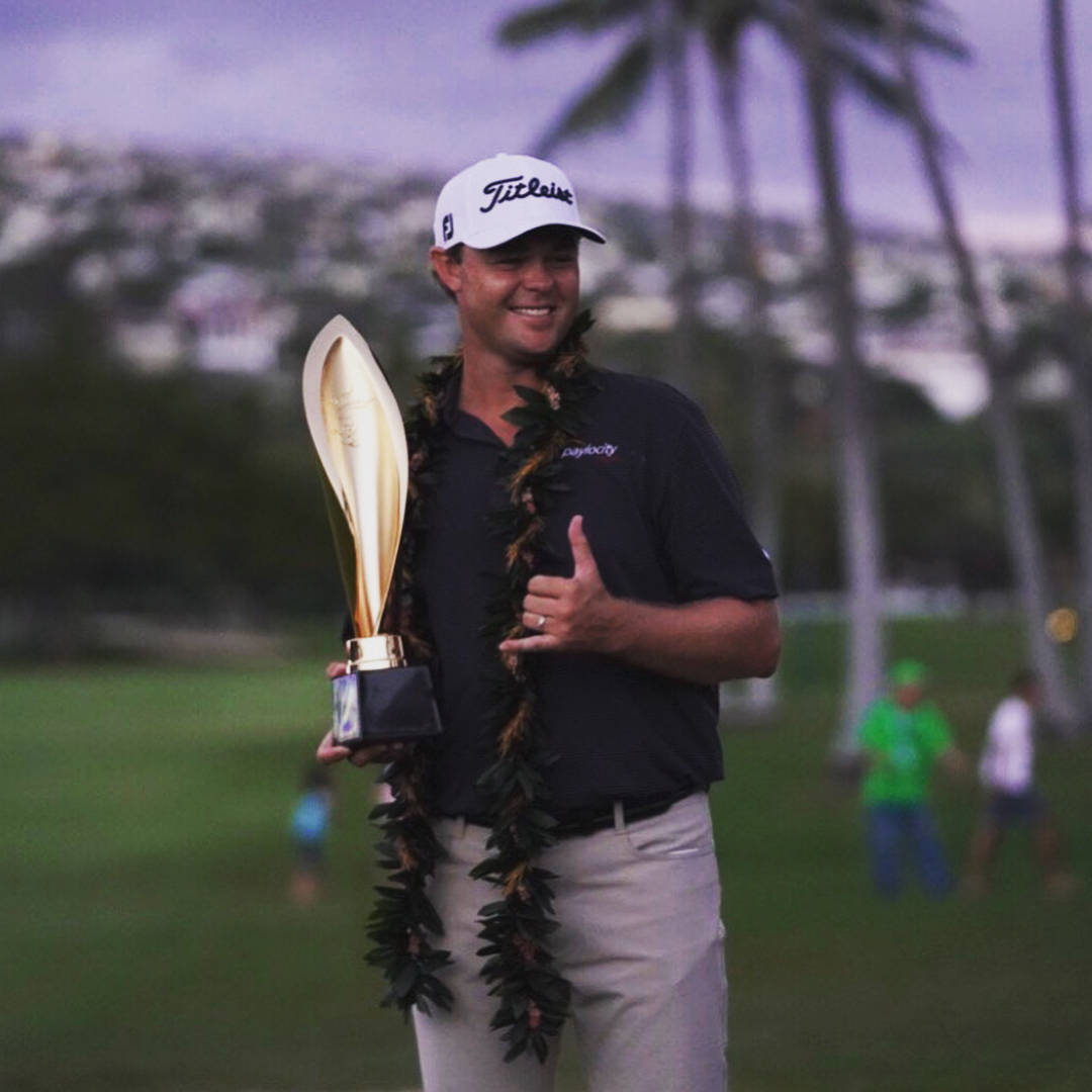 Patton Kizzire, golden trophy, white cap, SD Desktop Wallpaper