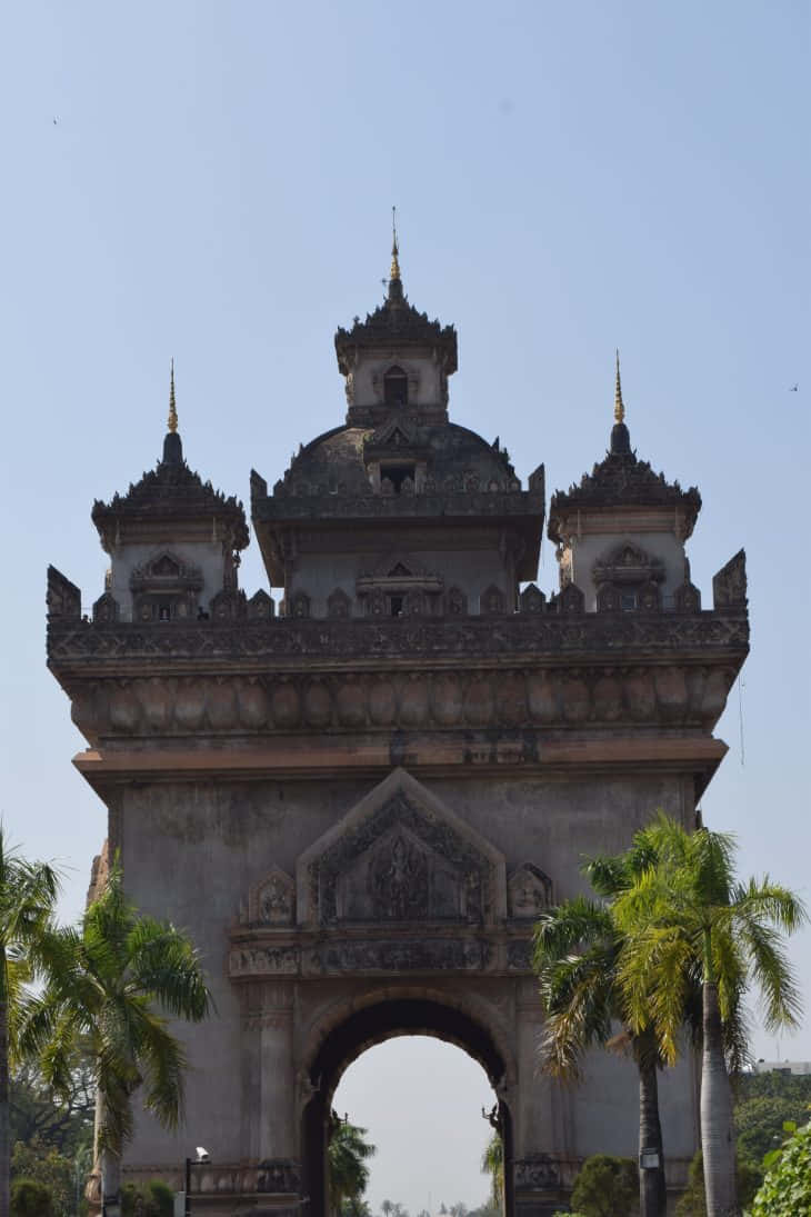Patuxai, front view, daytime, SD Phone Wallpaper