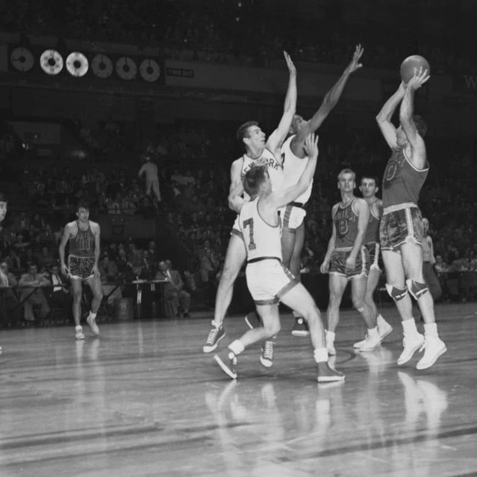 Paul Arizin, vintage basketball game, black and white photo, HD Desktop Wallpaper