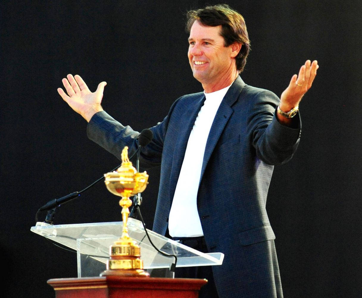 Paul Azinger, blue suit, golden trophy, SD Desktop Wallpaper