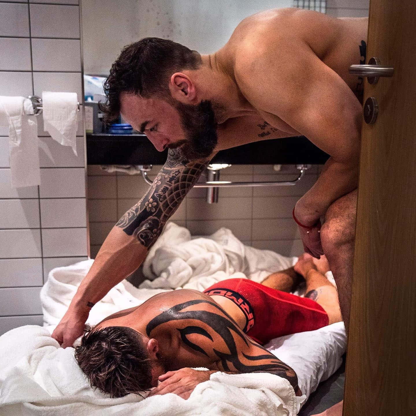 Paul Craig, MMA Fighter, tiled bathroom, HD Desktop Wallpaper