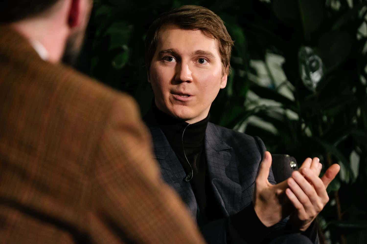 Paul Dano, dark suit, dimly lit room, HD Desktop Wallpaper