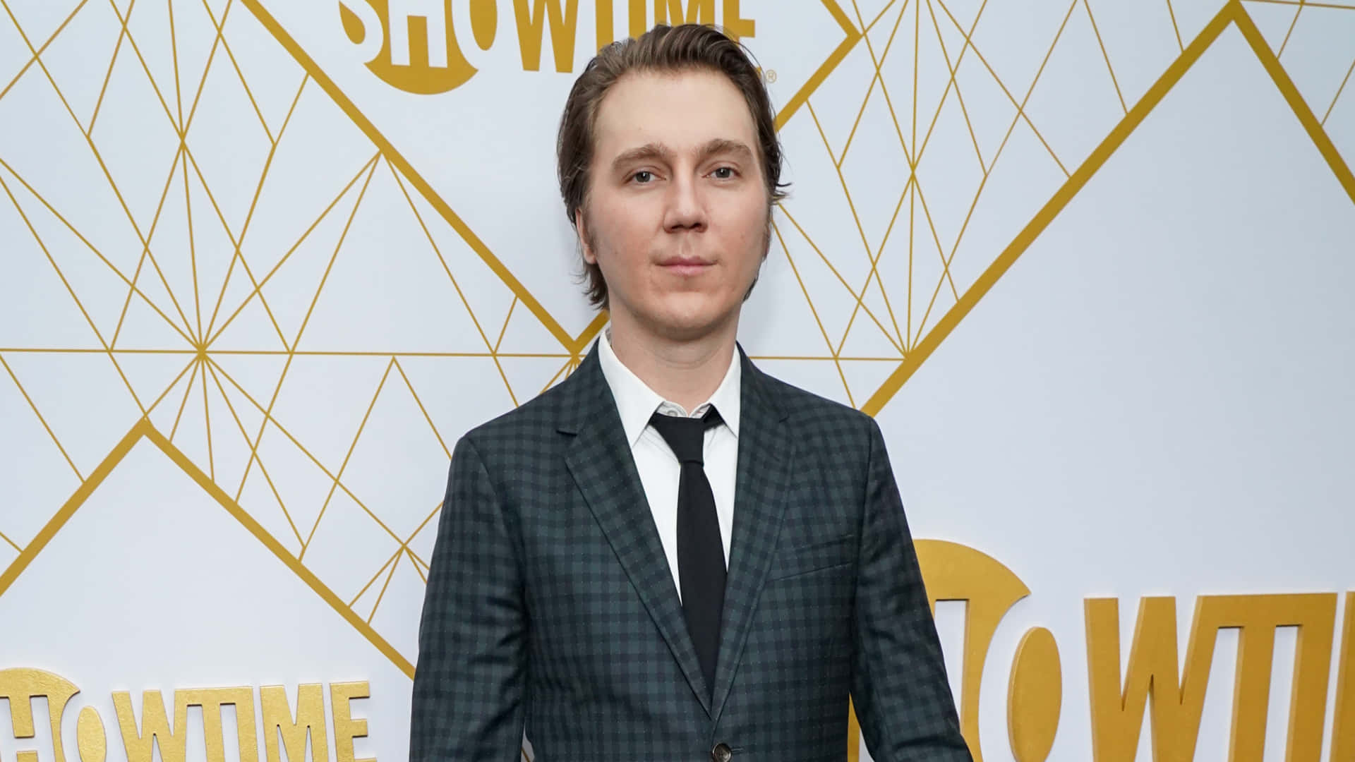 Paul Dano, dark checkered suit, black tie, Full HD Desktop Wallpaper