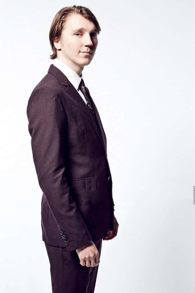 Paul Dano, dark suit, white background, SD Phone Wallpaper
