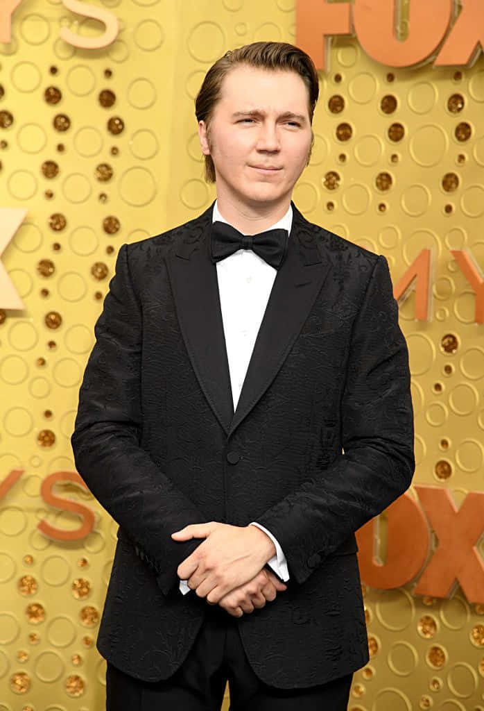 Paul Dano, black textured tuxedo, bow tie, SD Phone Wallpaper