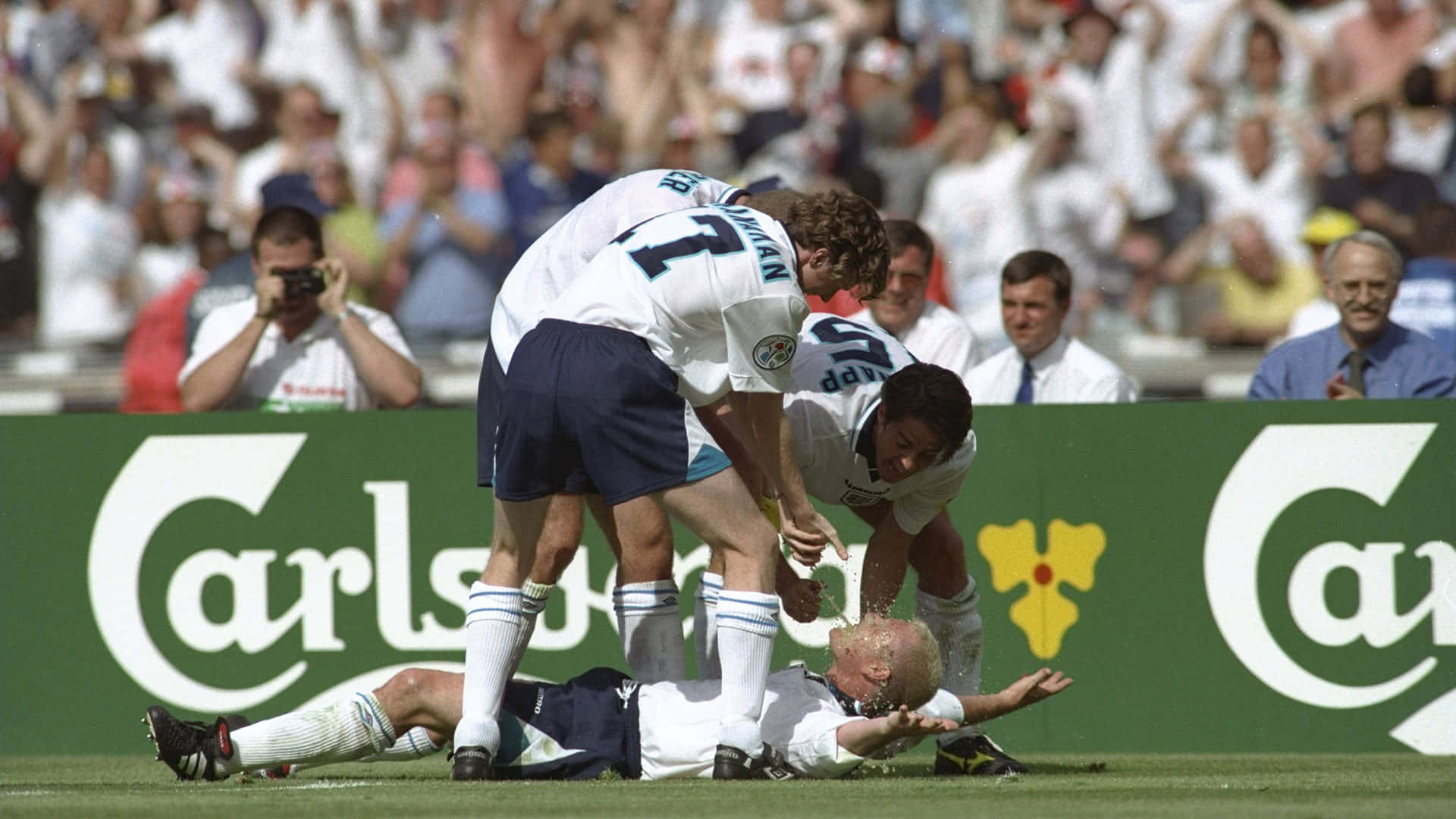 Paul Gascoigne, sunlit grass field, spectators, Full HD Desktop Wallpaper