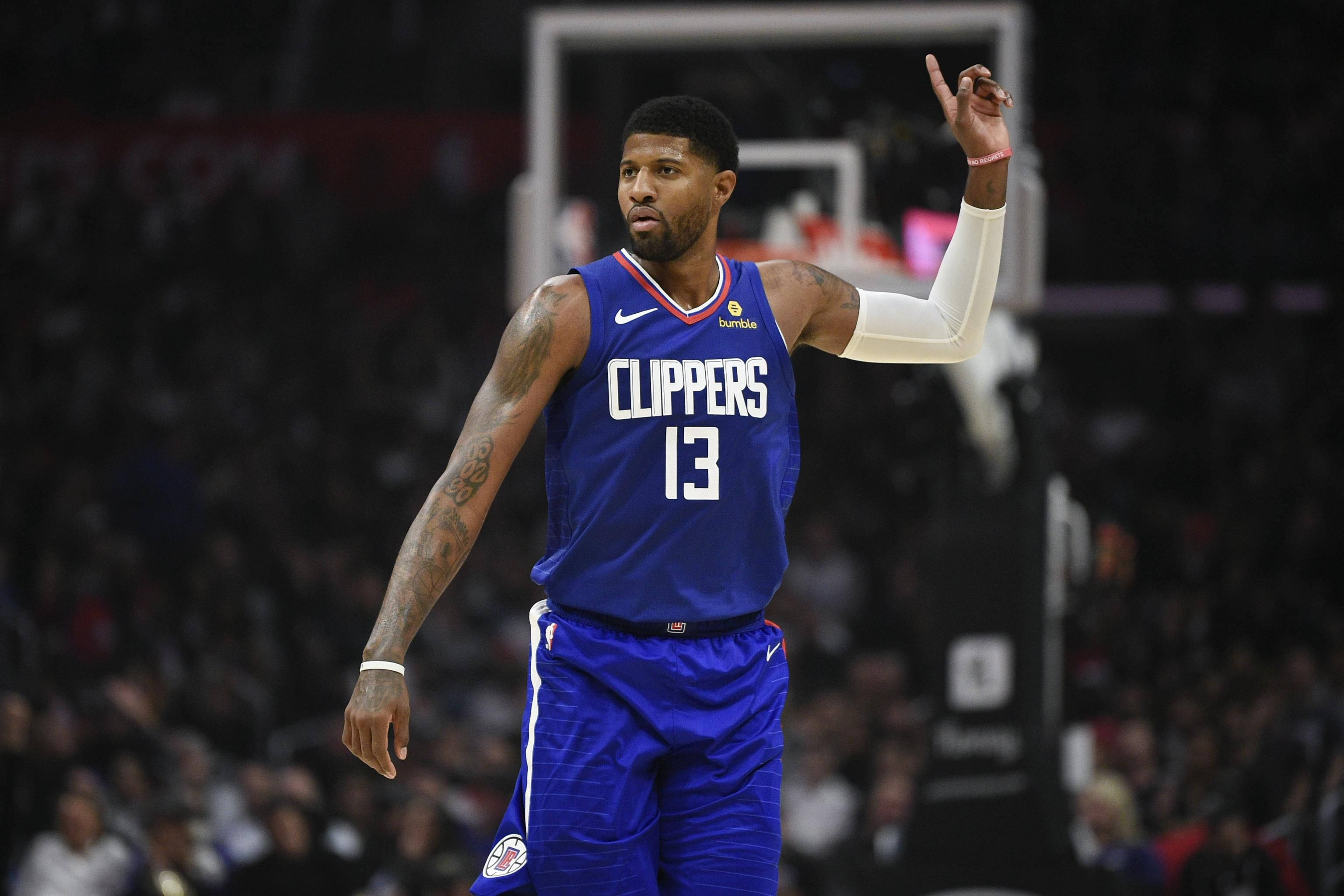 Paul George, blue Clippers jersey, one point gesture, 2K Desktop Wallpaper