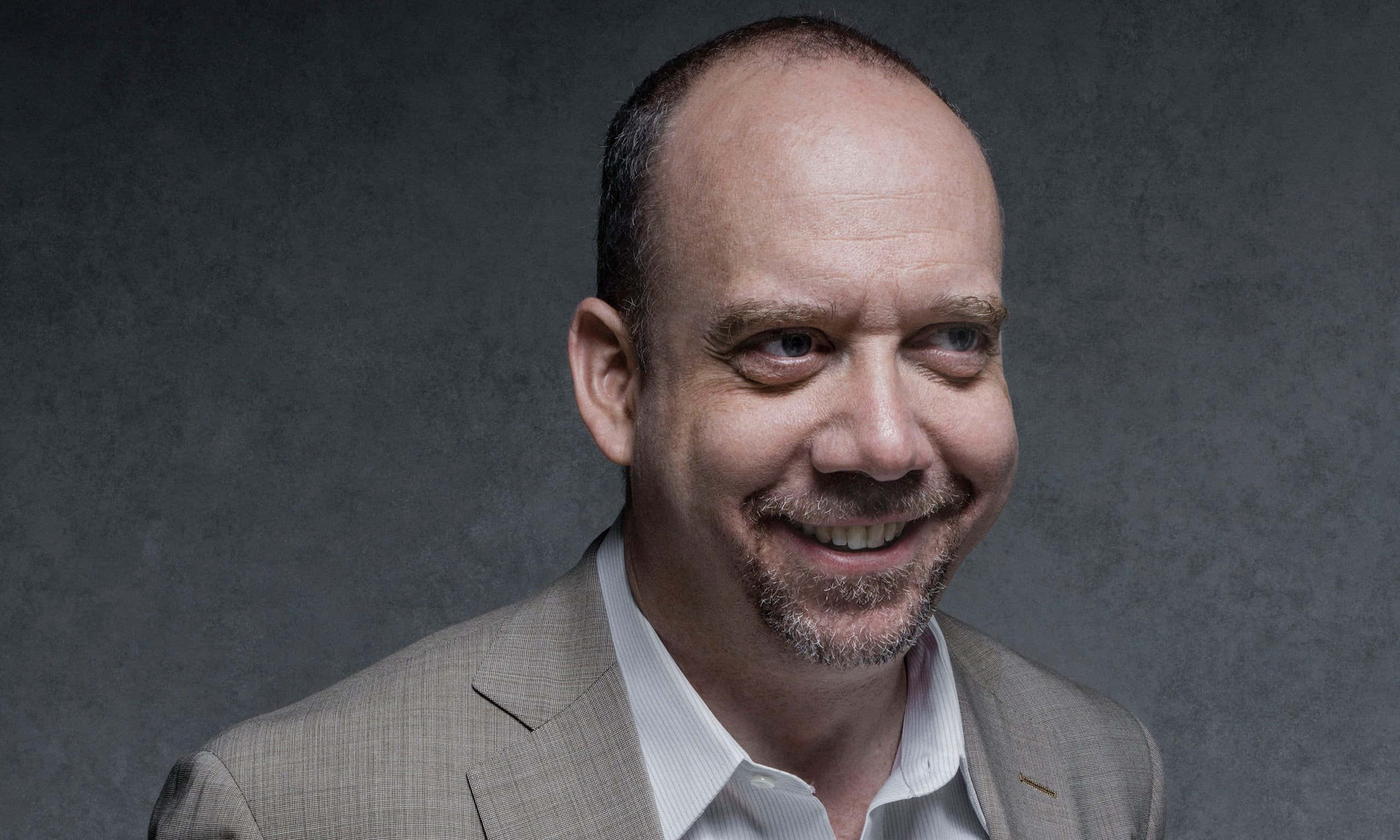 Paul Giamatti, beige suit, goatee, 2K Desktop Wallpaper