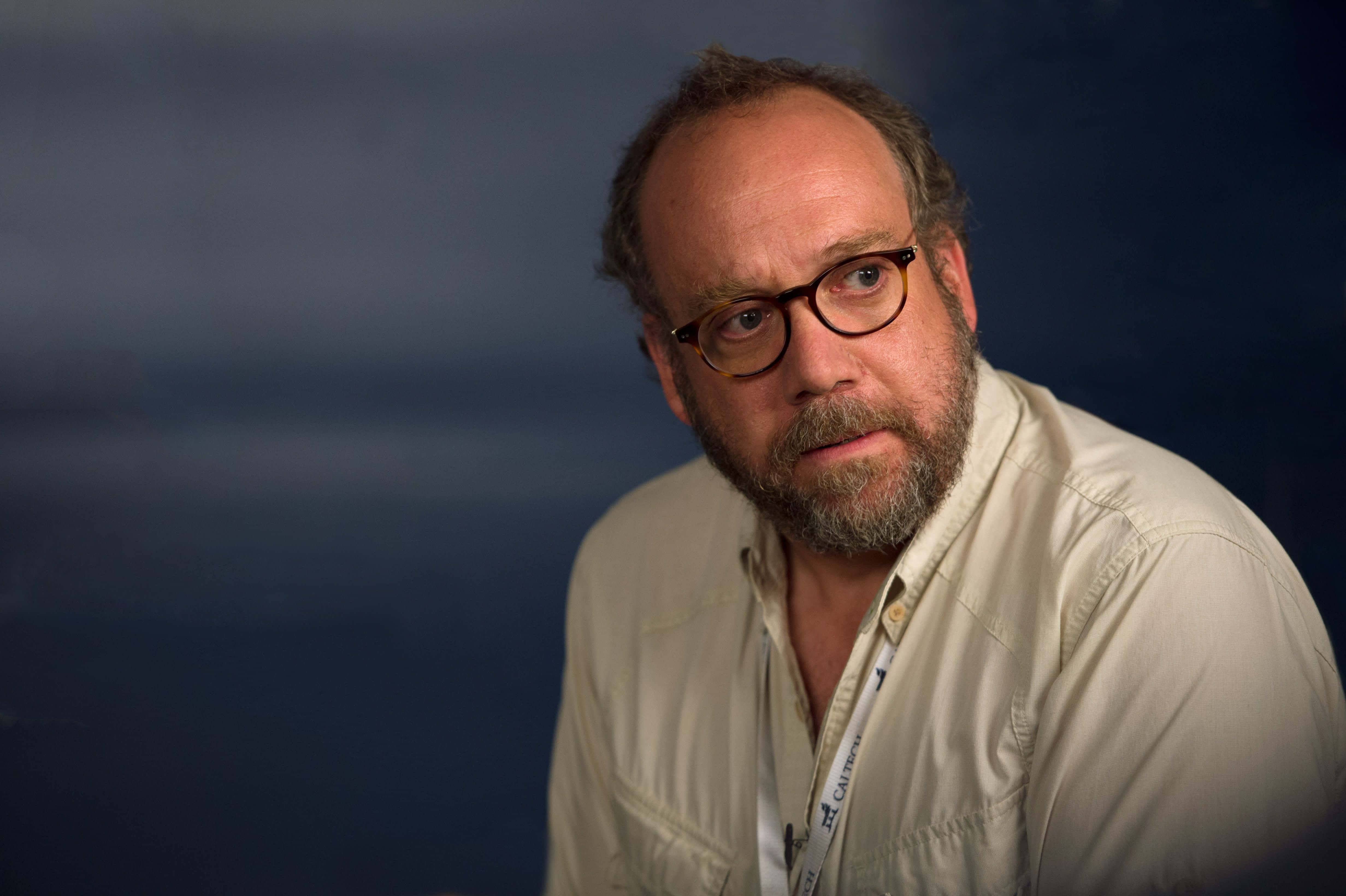 Paul Giamatti, dark blue gradient background, glasses, 4K Desktop Wallpaper