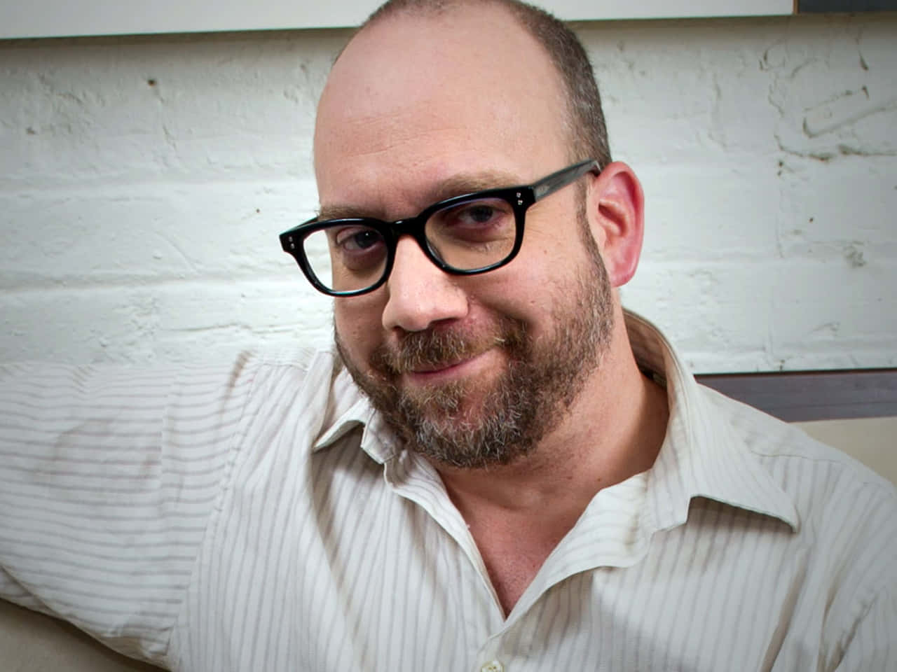Paul Giamatti, white brick wall, glasses, HD Desktop Wallpaper
