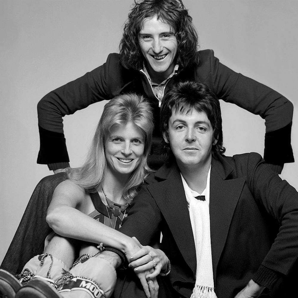 Paul McCartney and Wings, core members, black and white studio portrait, SD Desktop Wallpaper