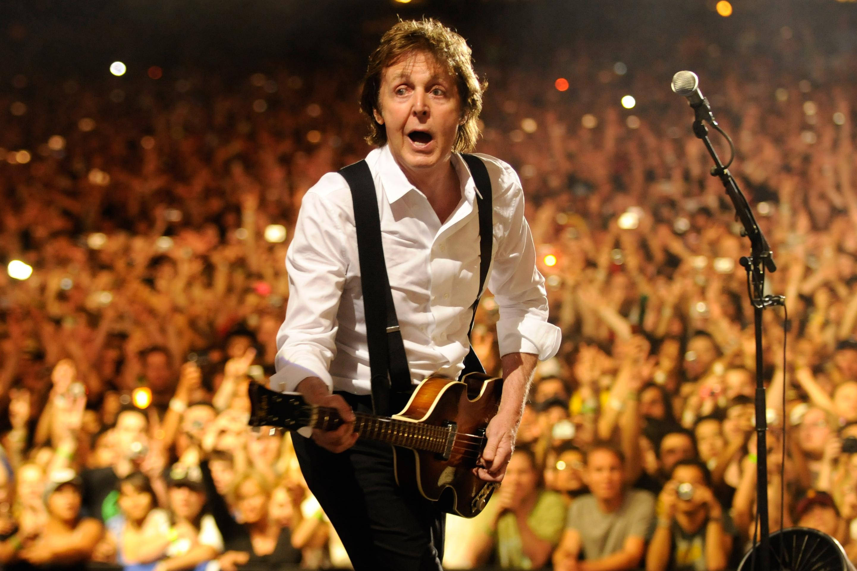 Paul McCartney, guitar, stage, 2K Desktop Wallpaper