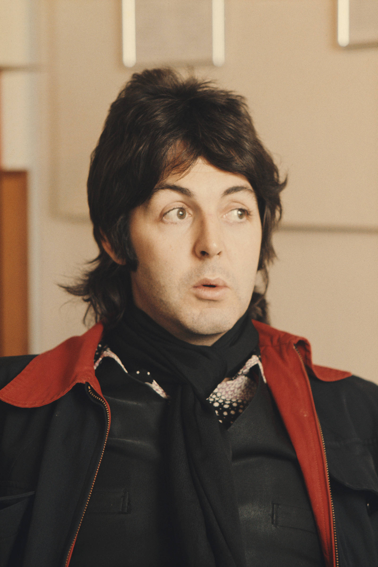 Paul McCartney, black jacket, red collar, Full HD Phone Wallpaper