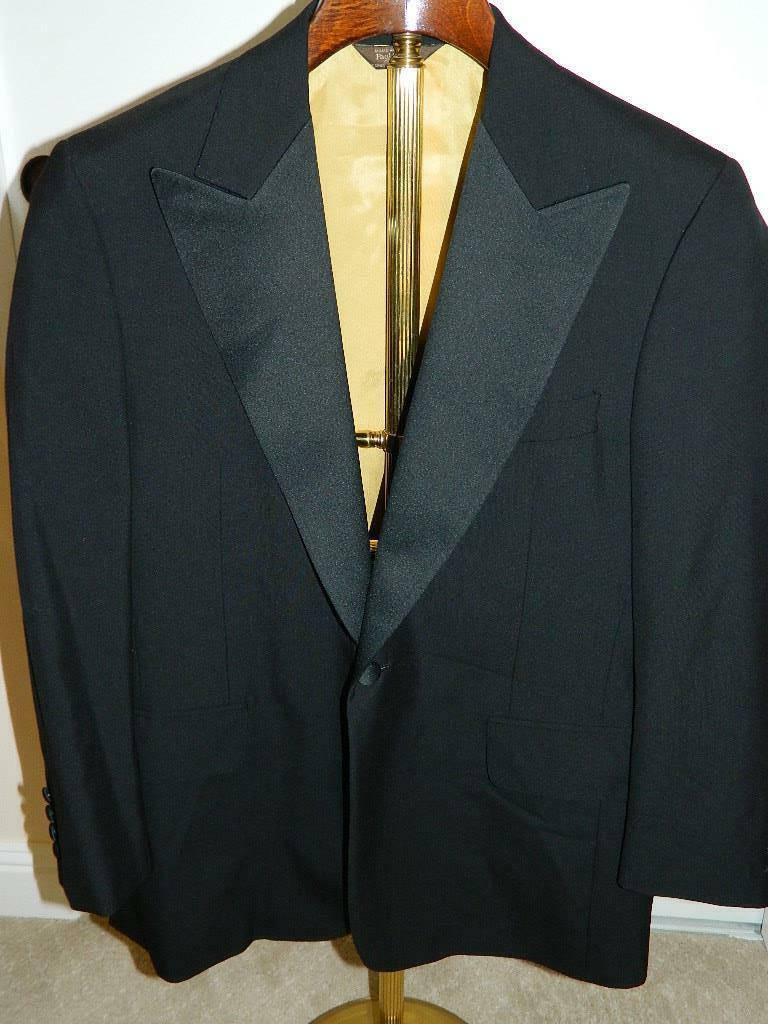 Paul Stuart, black tuxedo jacket, satin lapels, SD Phone Wallpaper