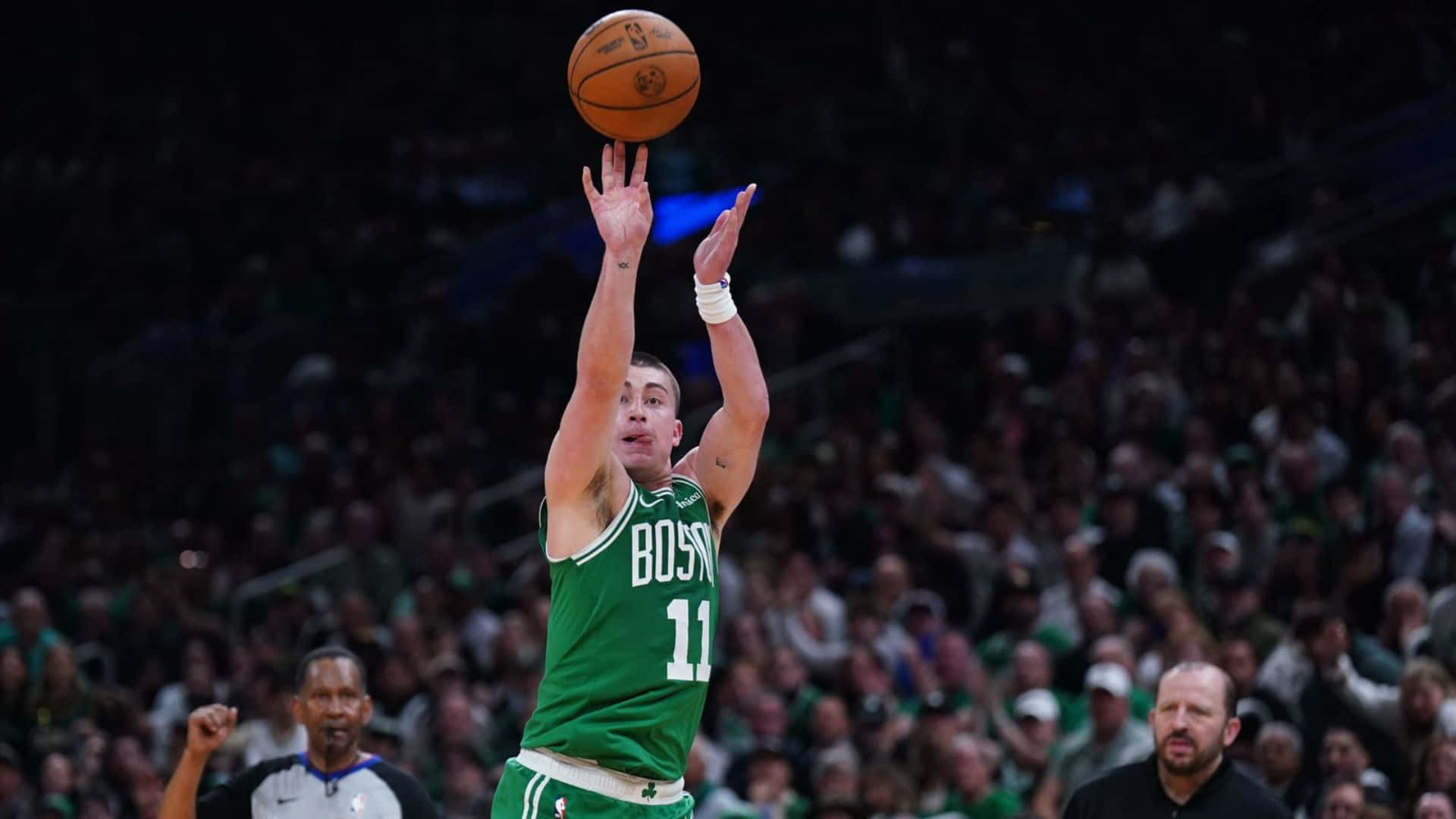 Payton Pritchard, green Boston jersey, shooting three, Full HD Desktop Wallpaper