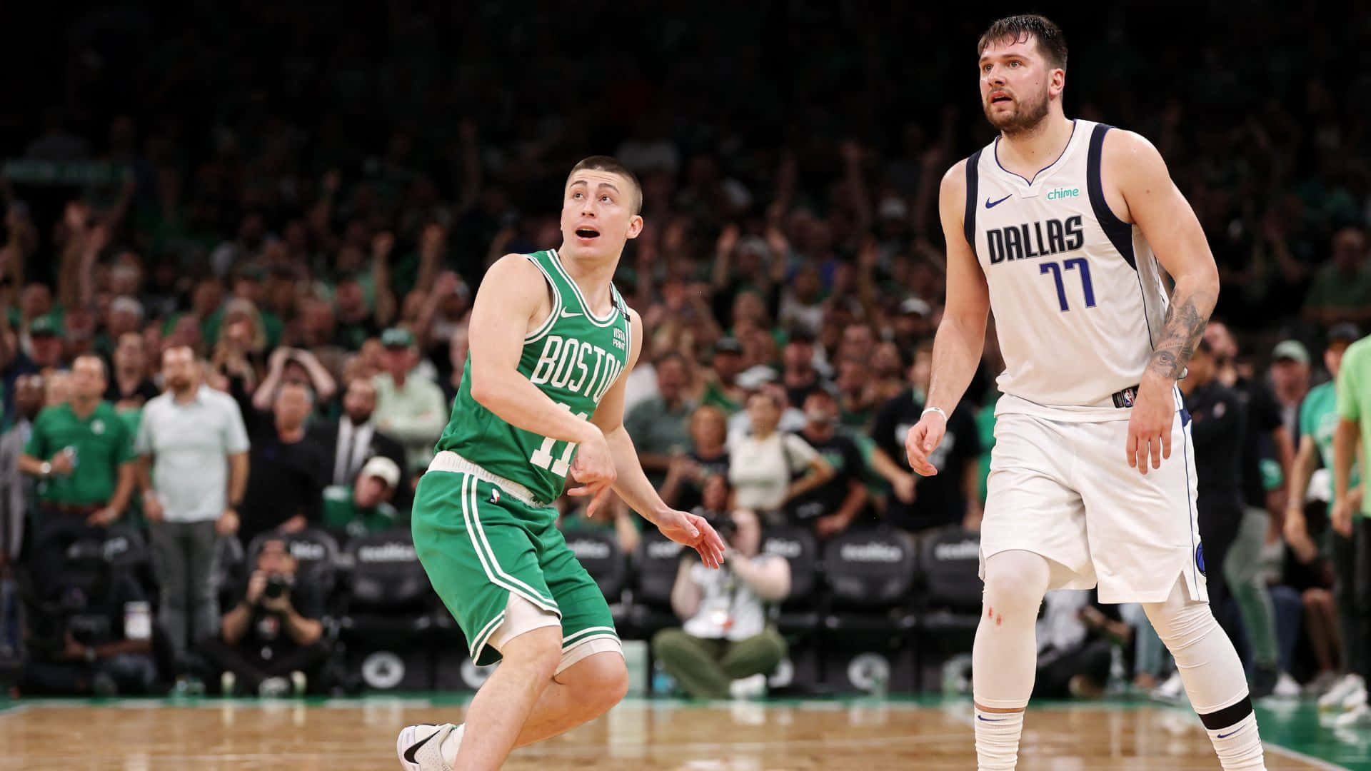 Payton Pritchard, green and white jerseys, hardwood court, Full HD Desktop Wallpaper