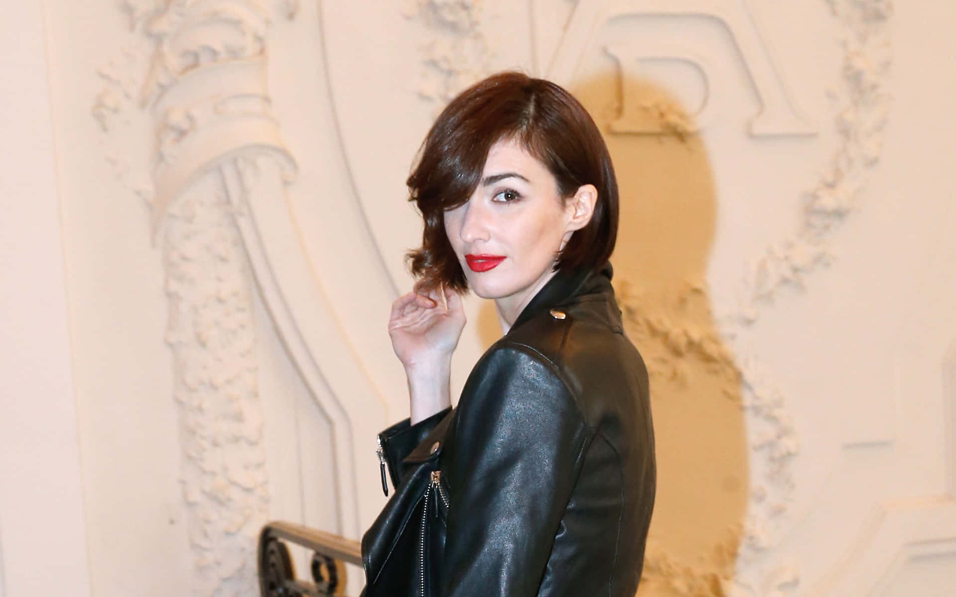 Paz Vega, black leather jacket, short brown hair, Full HD Desktop Wallpaper