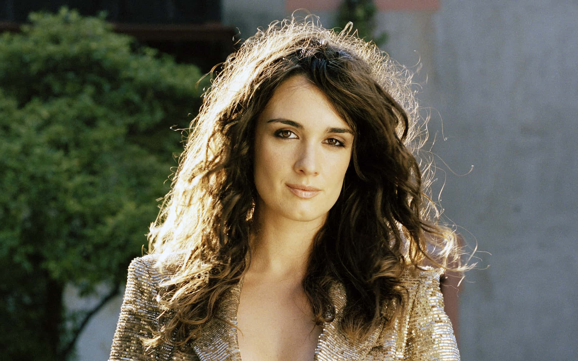 Paz Vega, red gown, gold sequined top, Full HD Desktop Wallpaper