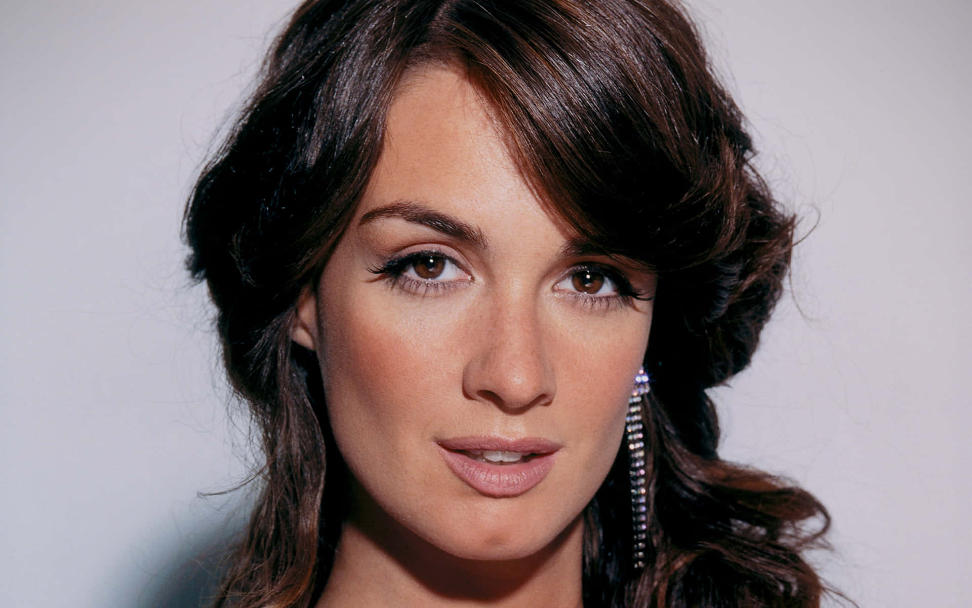 Paz Vega, dark wavy hair, sparkling dangling earrings, Full HD Desktop Wallpaper