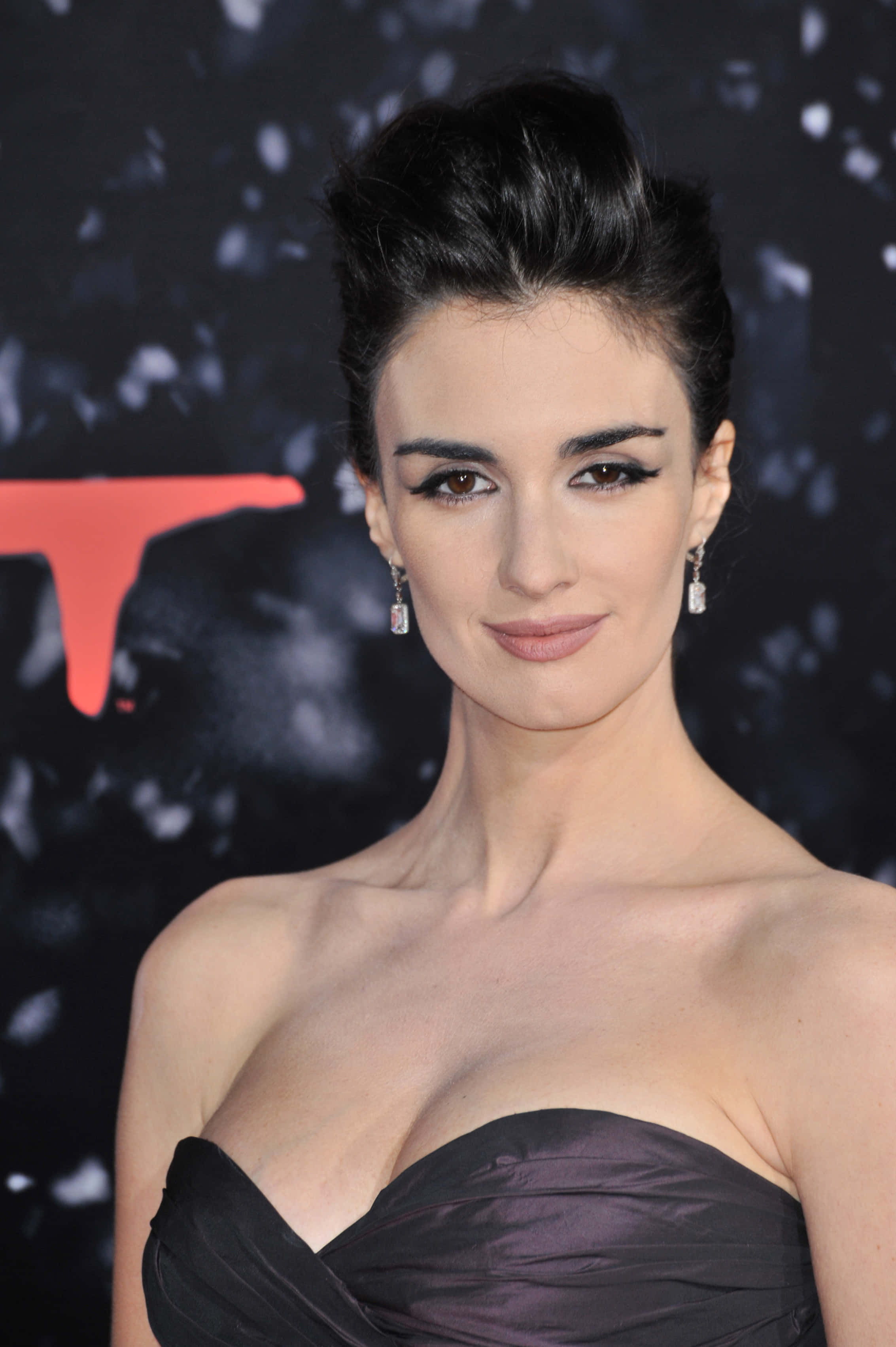 Paz Vega, strapless black gown, dark backdrop, 2K Phone Wallpaper